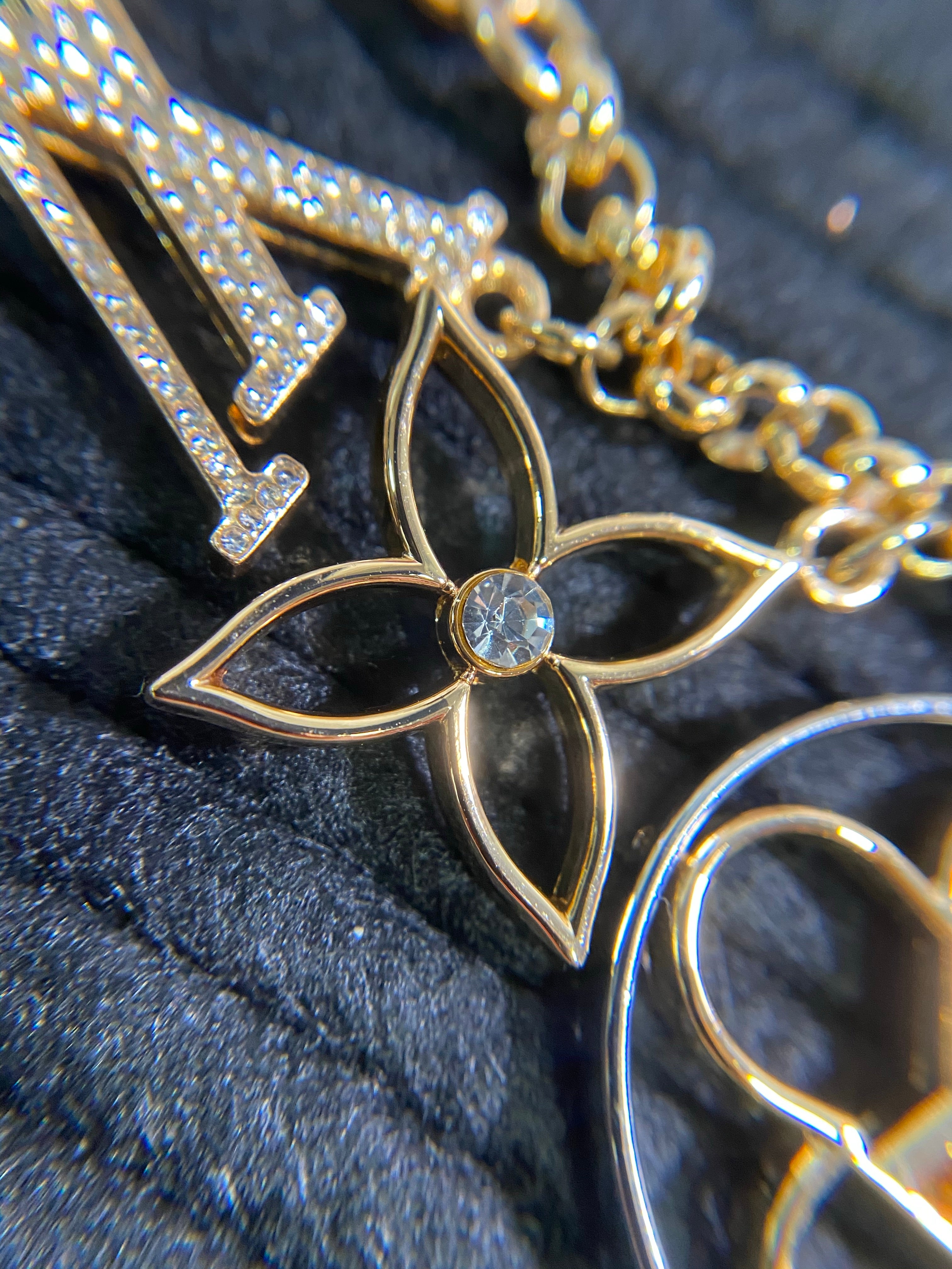 [TOP] Louis Vuitton LV Cruise Flower Finesse Chain Bag Charm
