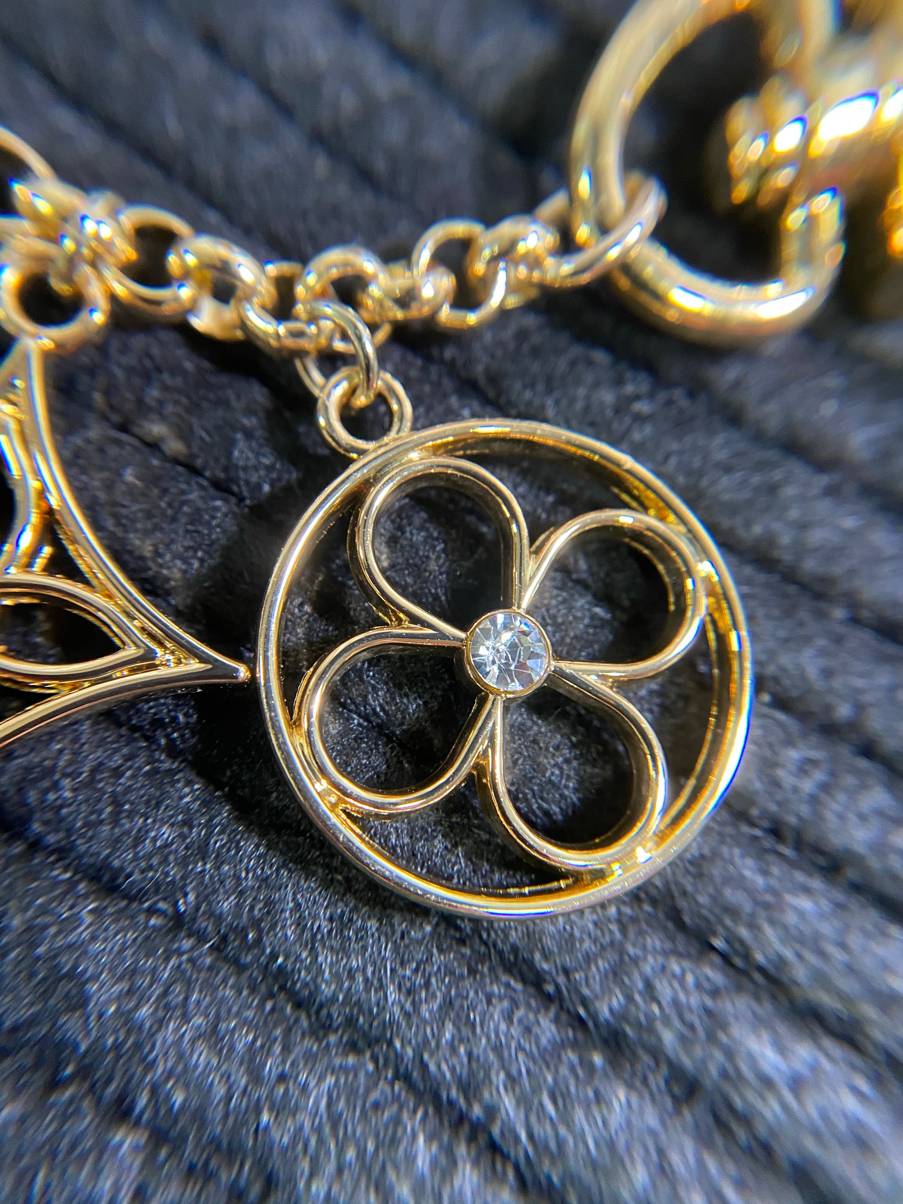 [TOP] Louis Vuitton LV Cruise Flower Finesse Chain Bag Charm