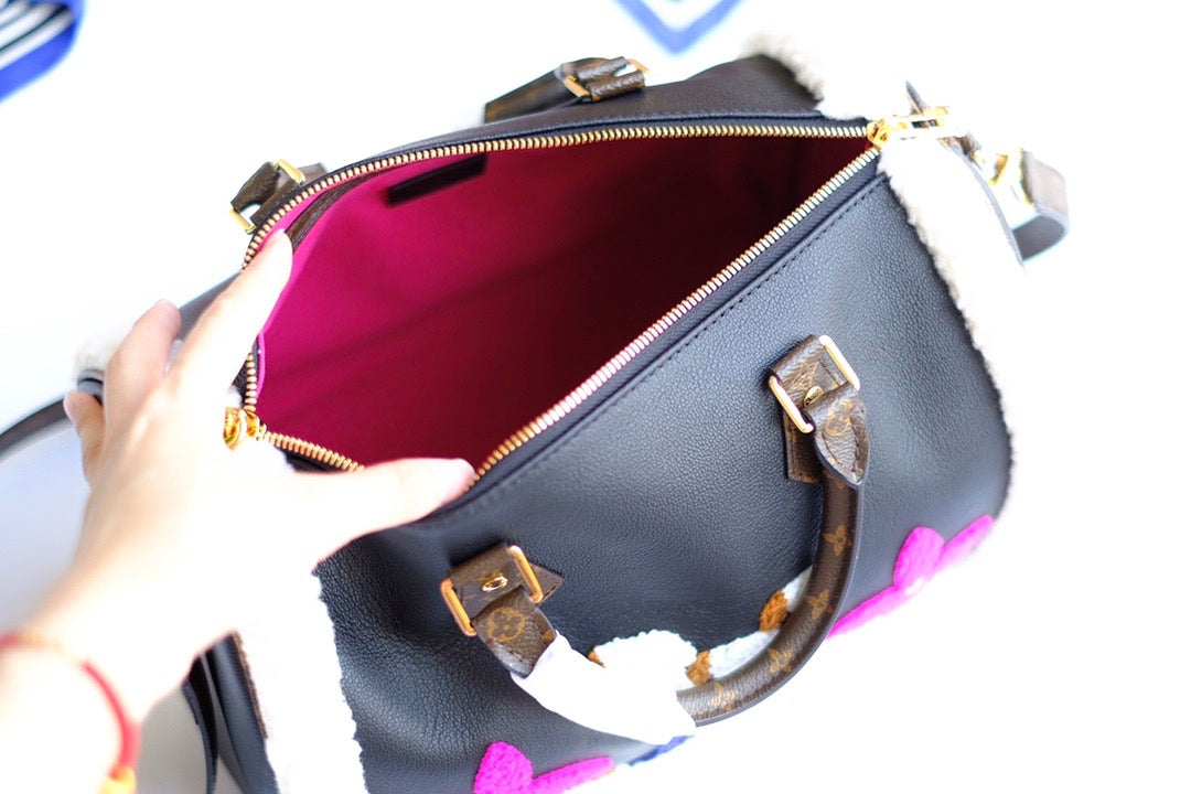 [TOP] Louis Vuitton LV  Speedy 30 Calfskin and Teddy Shearling Bag 30x21x17cm - Black