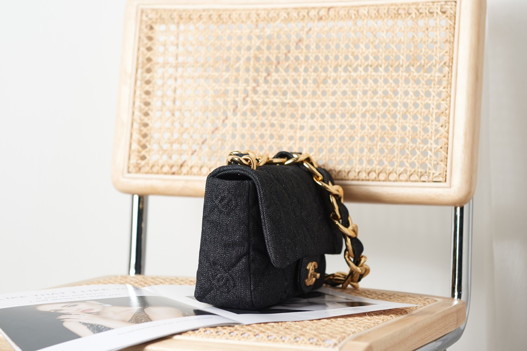 [TOP] CHANEL Classic CF 24x17x7cm -GHW-Black