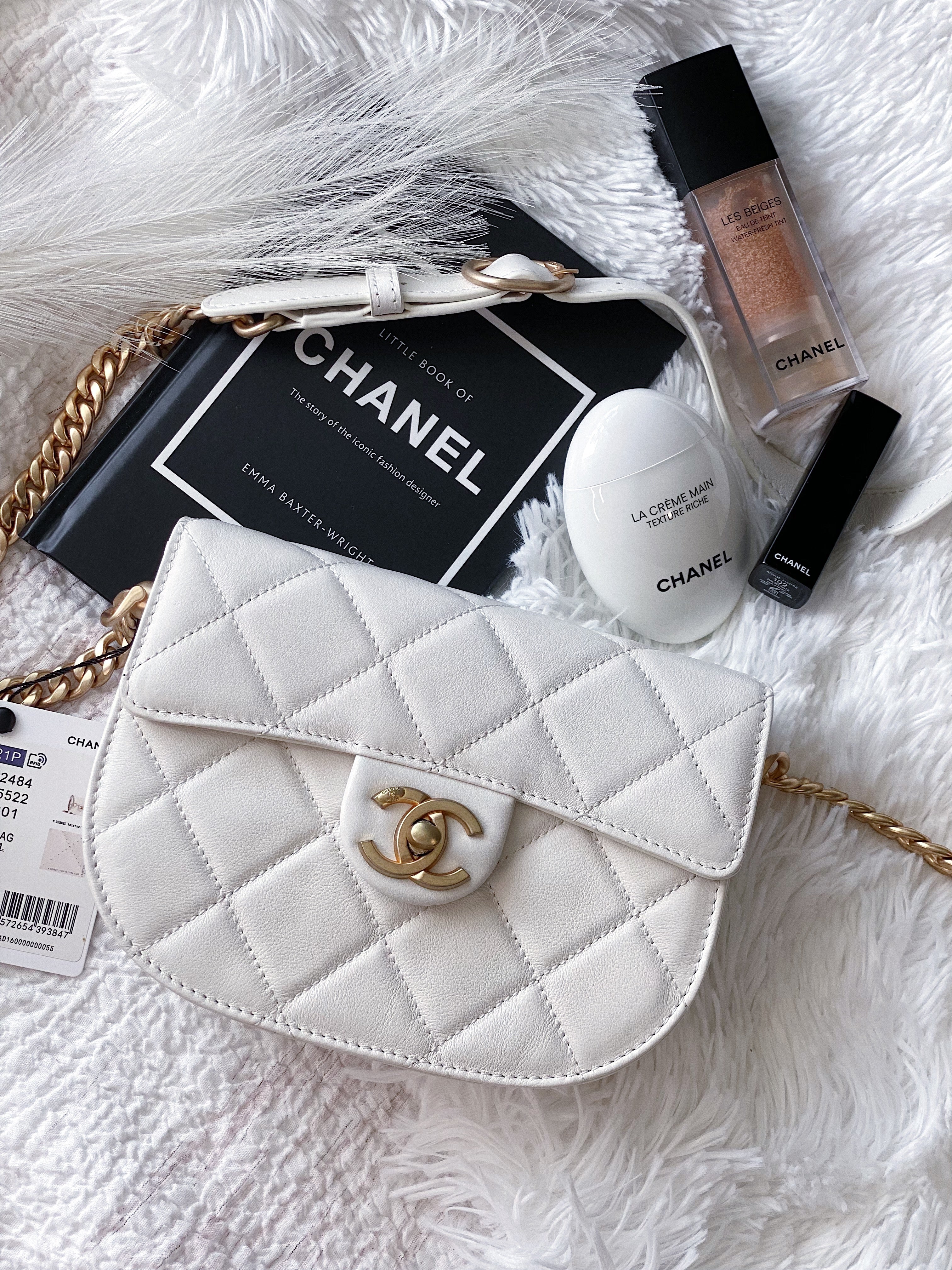 [TOP] CHANEL Messenger Bag Calfskin Mini - White