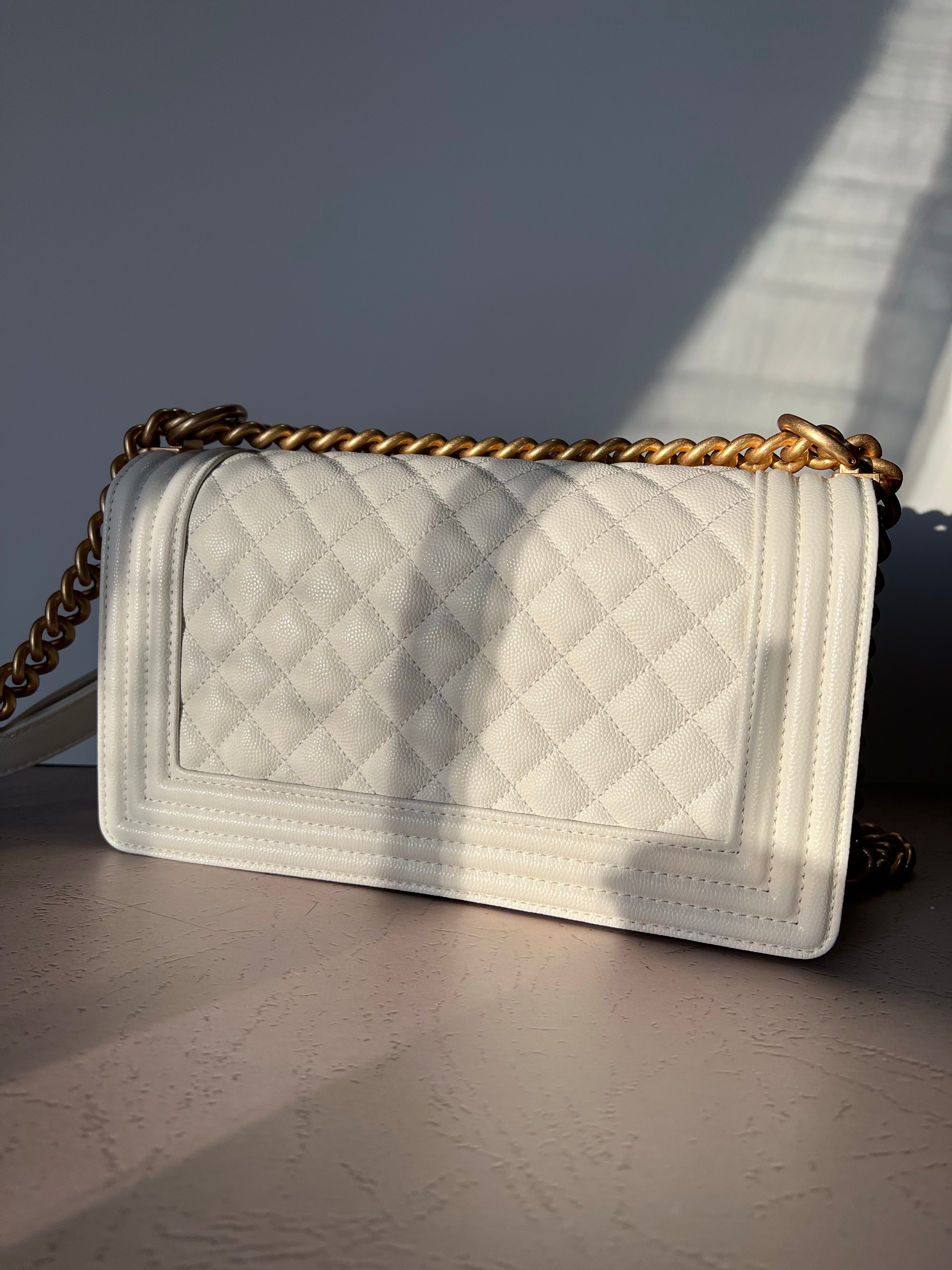 [TOP] CHANEL Le Boy Bag Caviar Medium 25CM  - White & GHW