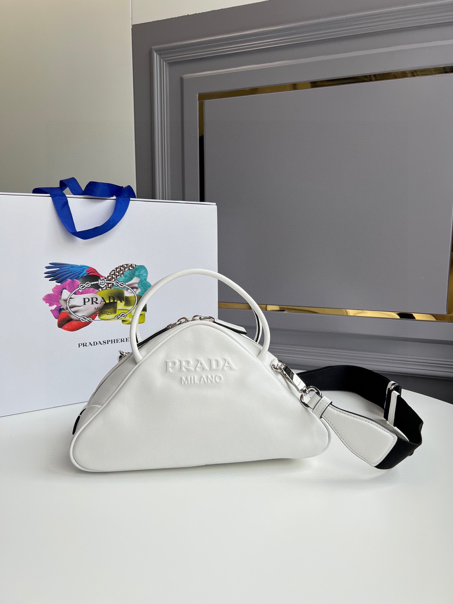 [TOP] PRADA Leather Triangle Bag 25x14x11cm - 3 Color