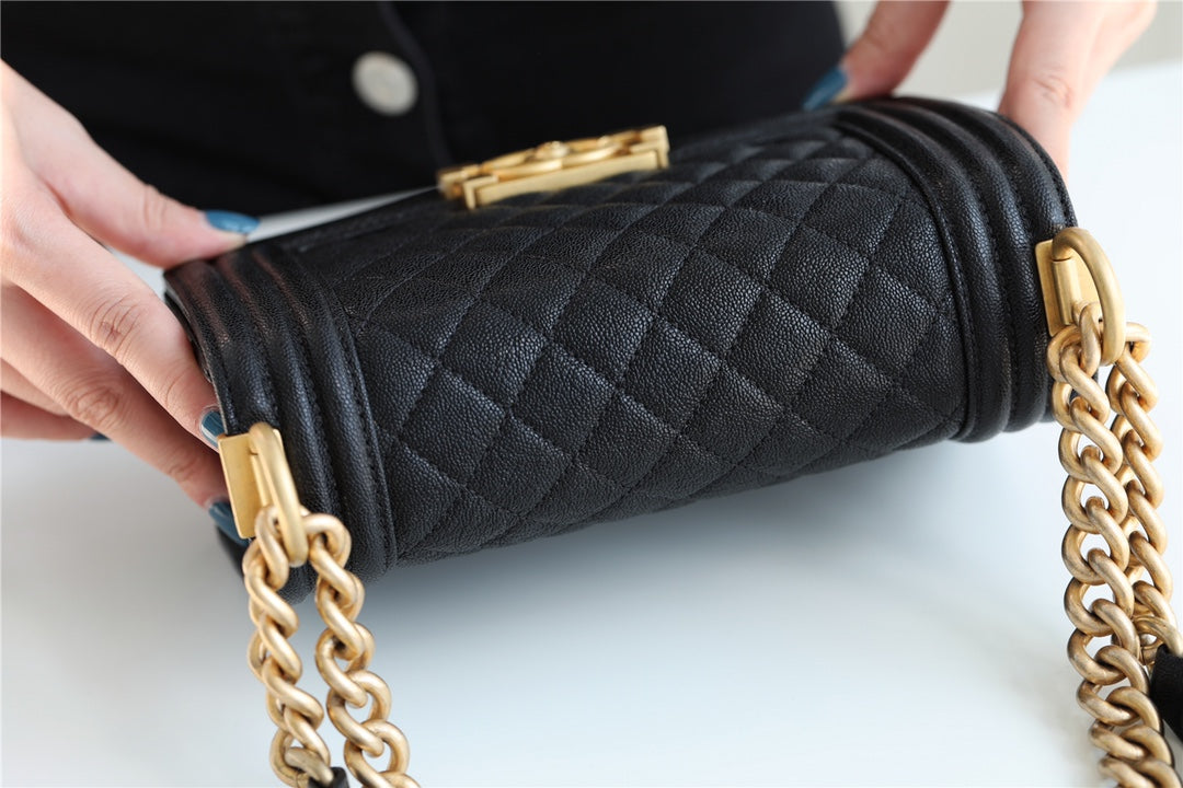 [TOP] CHANEL Boy Bag  Small 20cm - Black & GHW