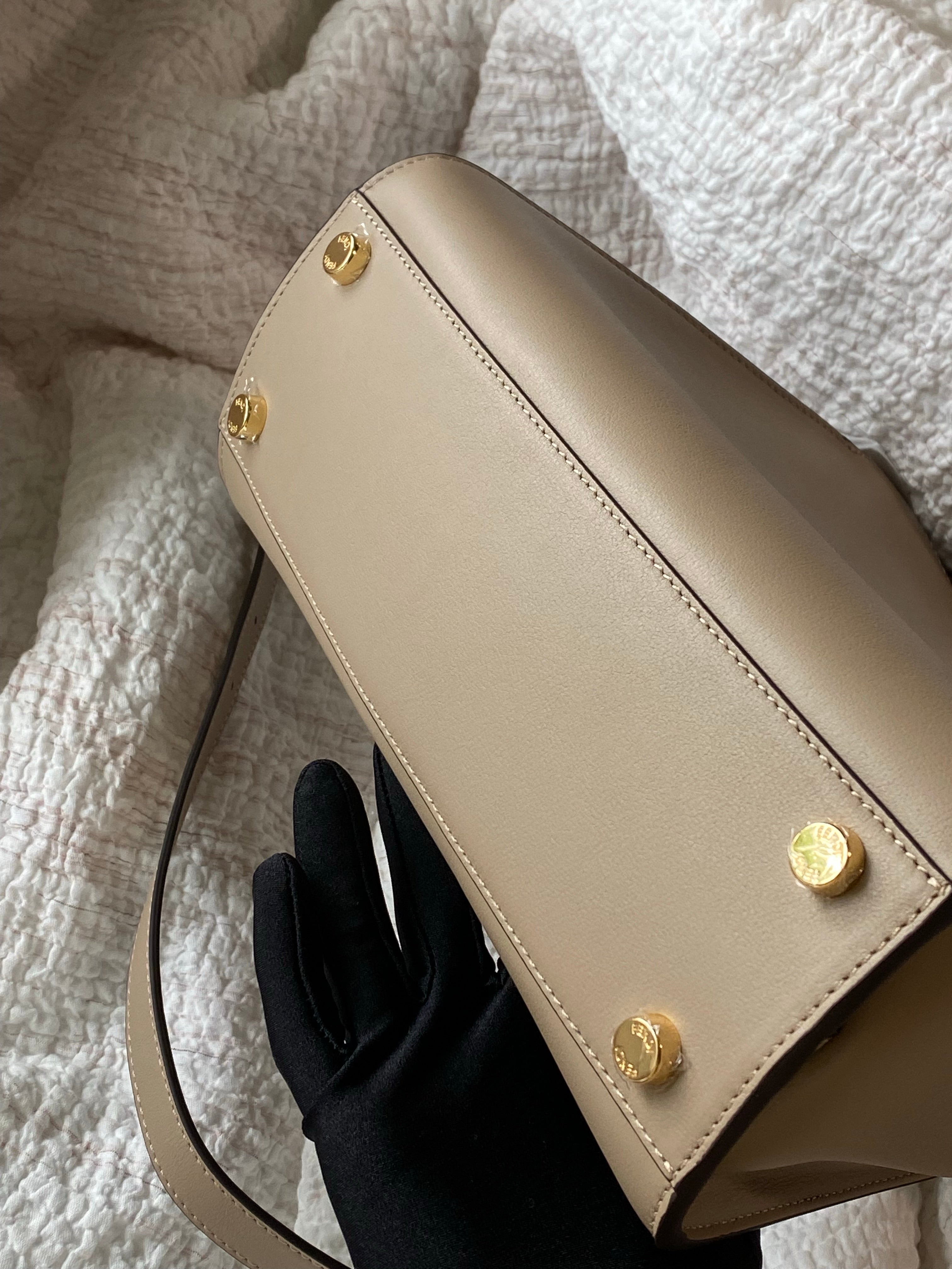 [TOP] FENDI Peekaboo Essentially Medium Bag - Tan