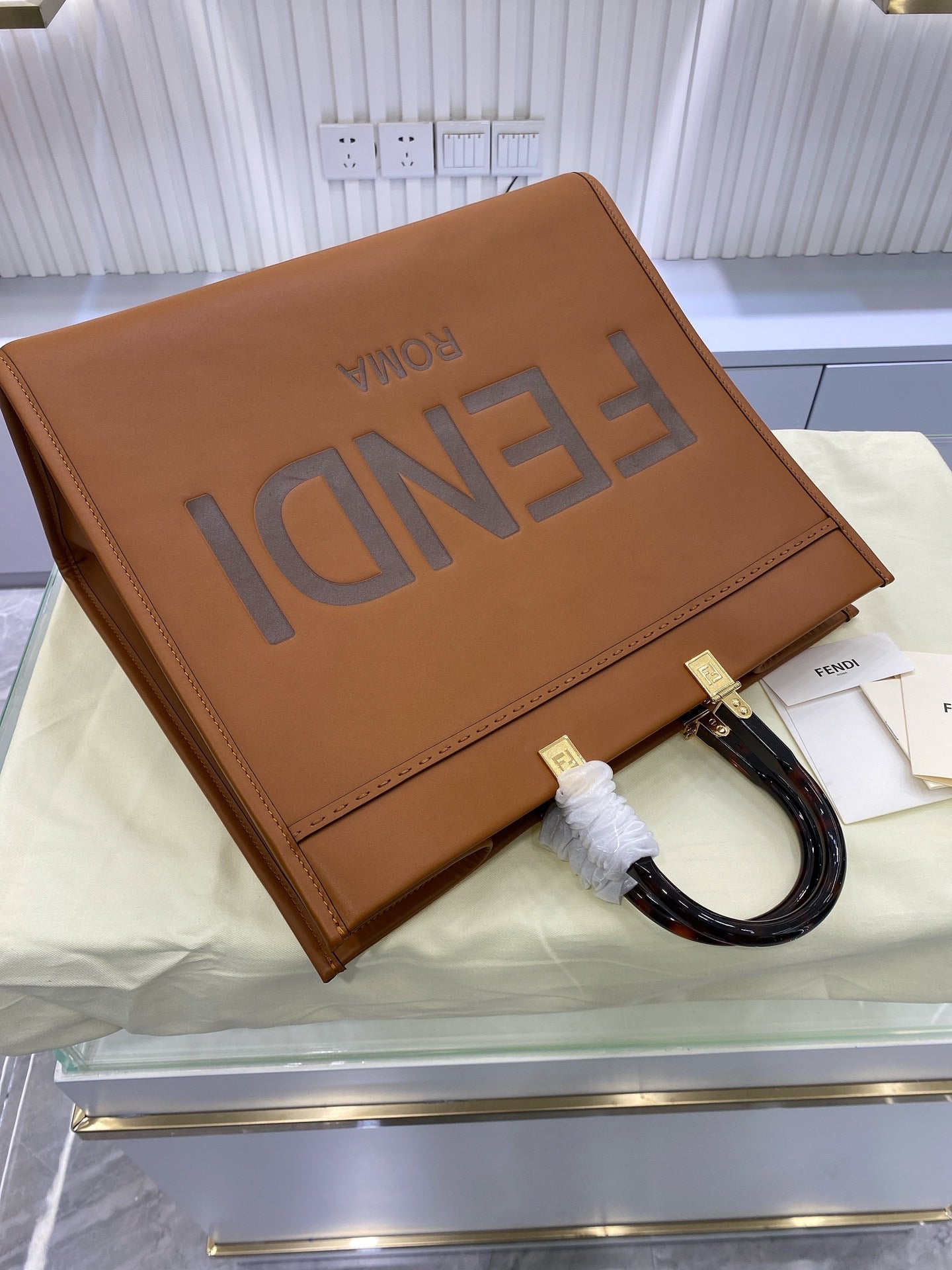 [TOP] FENDI LARGE WOMEN SUNSHINE TOTE LEATHER BAG