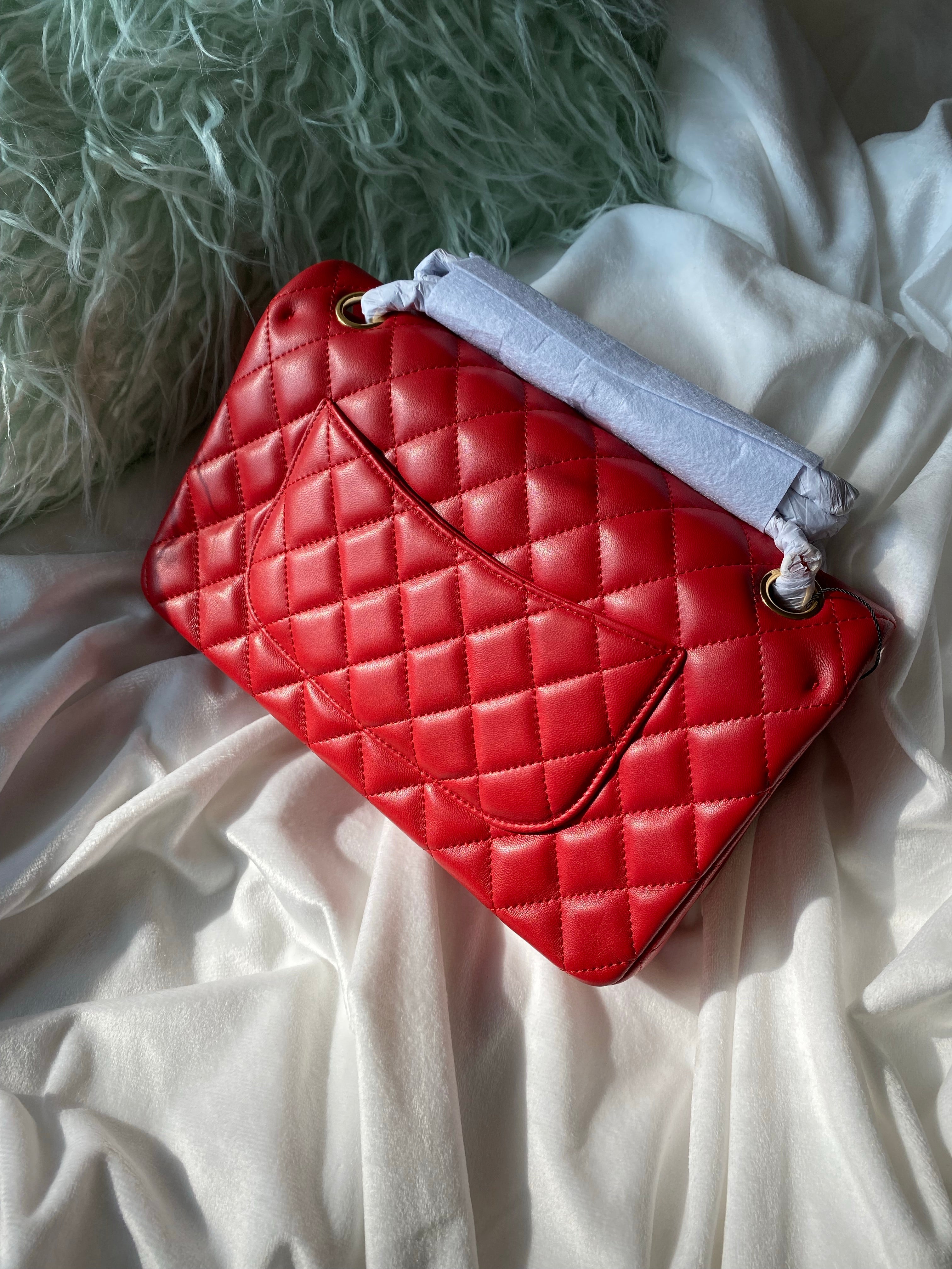 [TOP] CHANEL Classic Flap Bag Lambskin Medium 25.5cm – Red & GHW