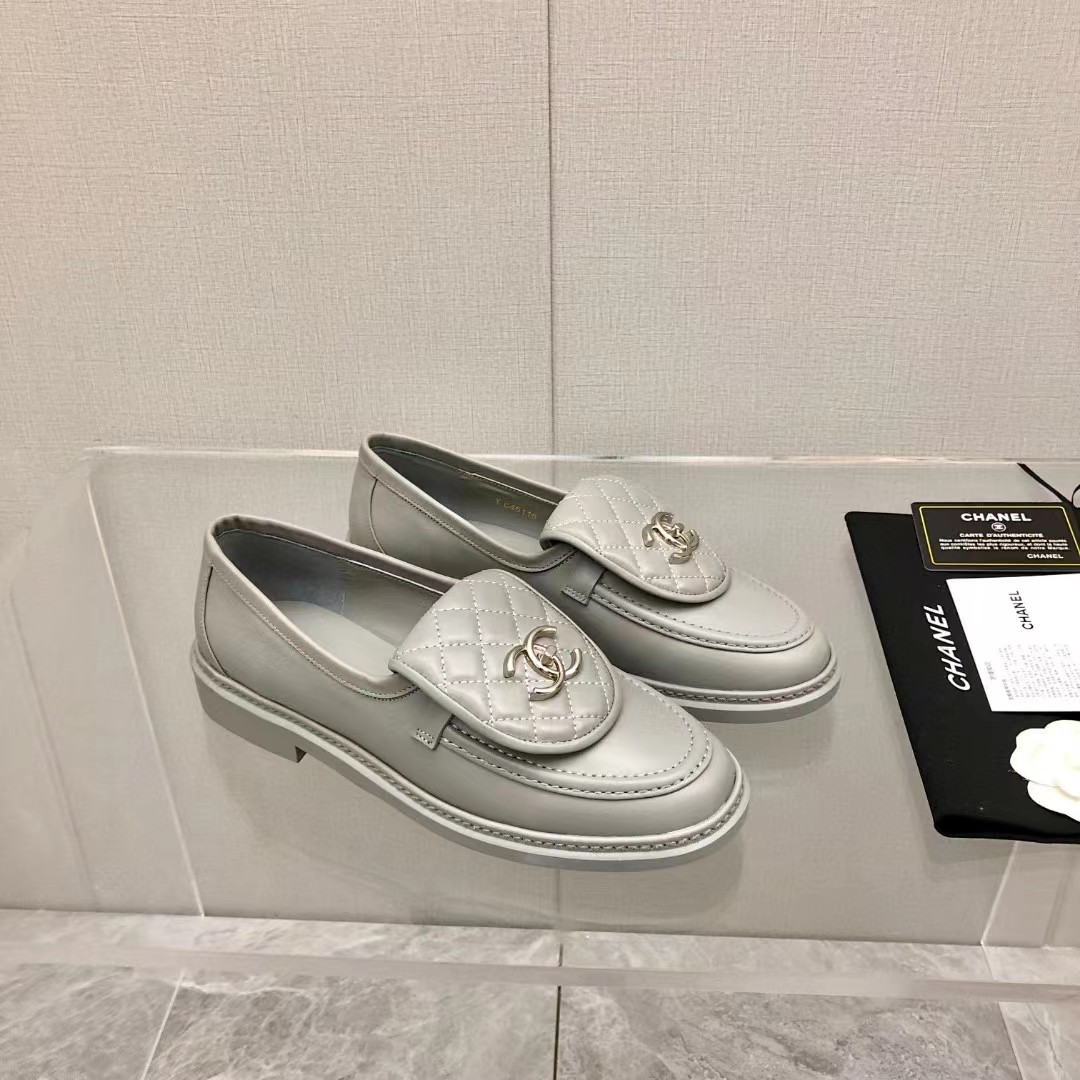 [TOP] CHANEL  Tab Loafers - Gray