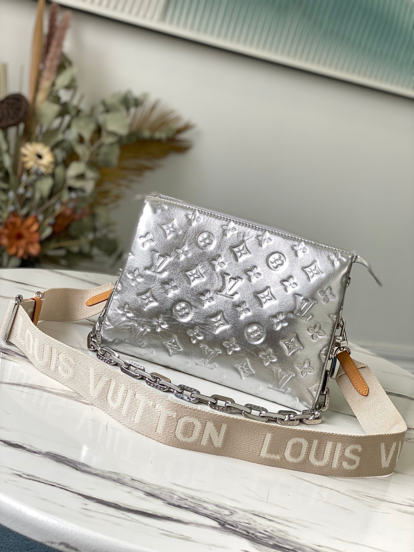 [TOP] Louis Vuitton LV £V Coussin PM Bag 26x20x12cm- Silver