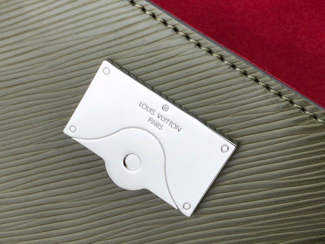 [TOP] Louis Vuitton LV L*V Cluny Epi Leather 20 x 16 x 7.5 cm- Green