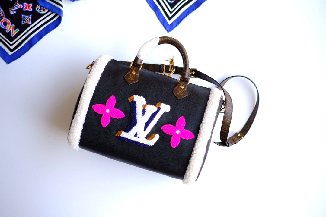 [TOP] Louis Vuitton LV  Speedy 30 Calfskin and Teddy Shearling Bag 30x21x17cm - Black