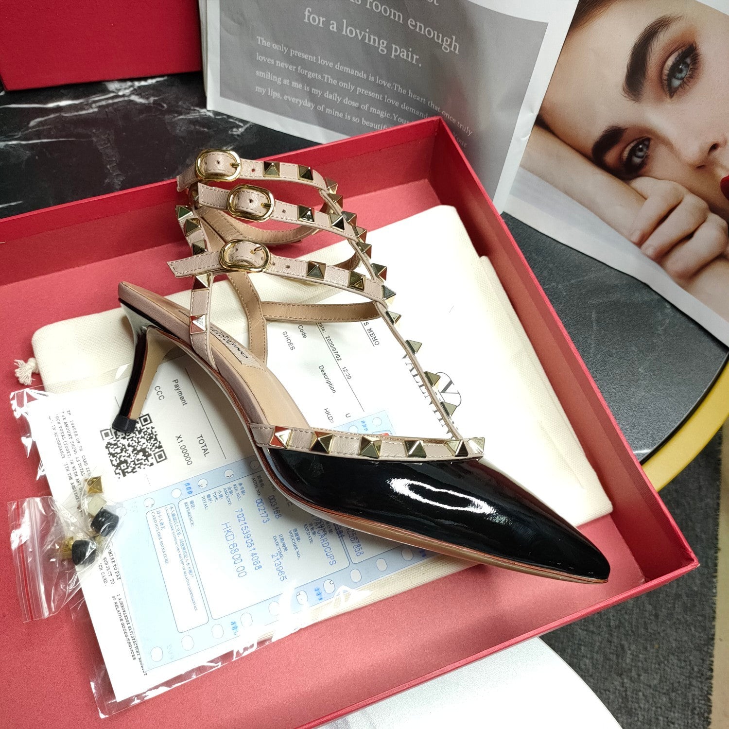 [TOP] VALENTINO  R0ckStud Nude T-Strap Patent Leather - Black