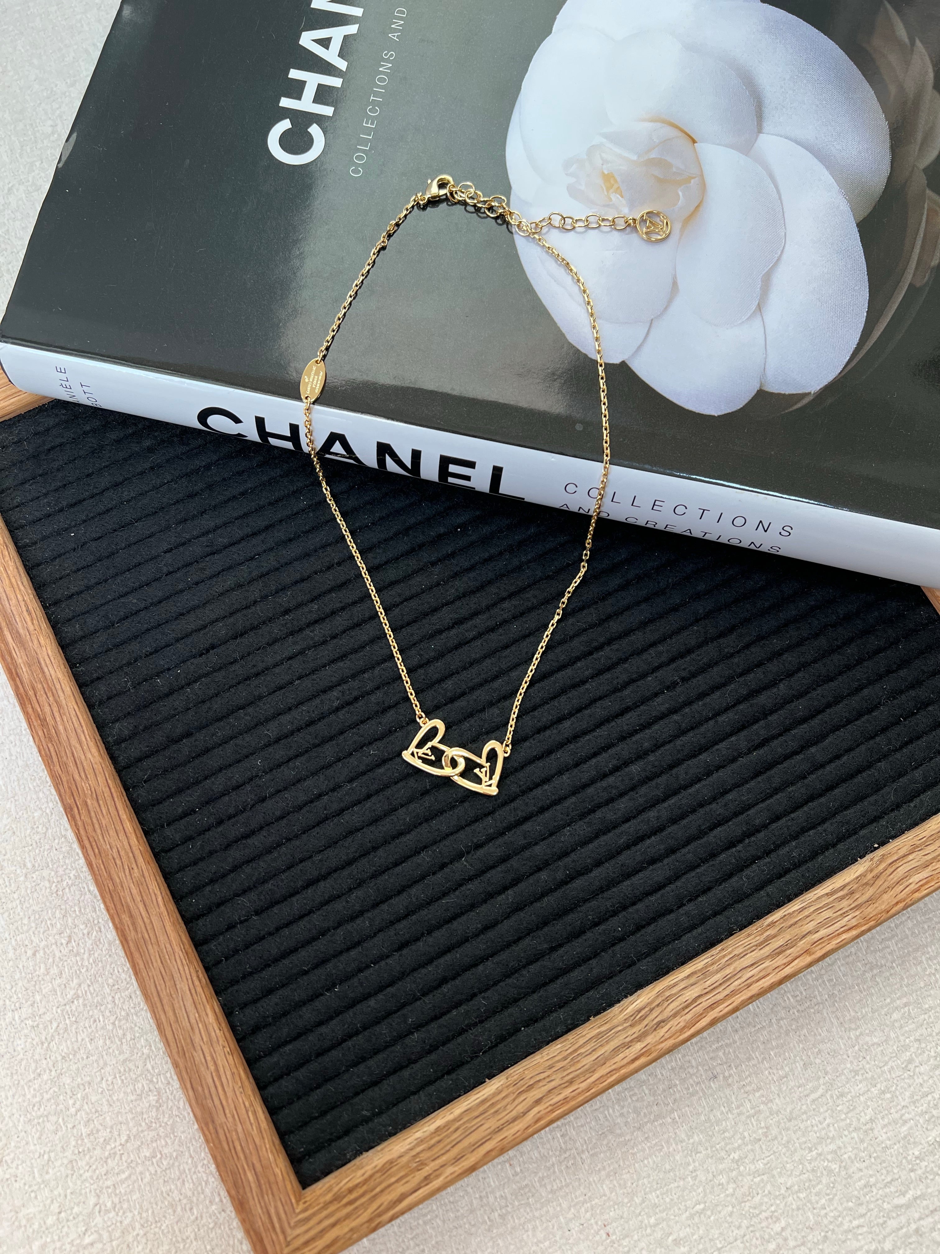 [TOP] Louis Vuitton Heart Earrings & Necklace - Gold