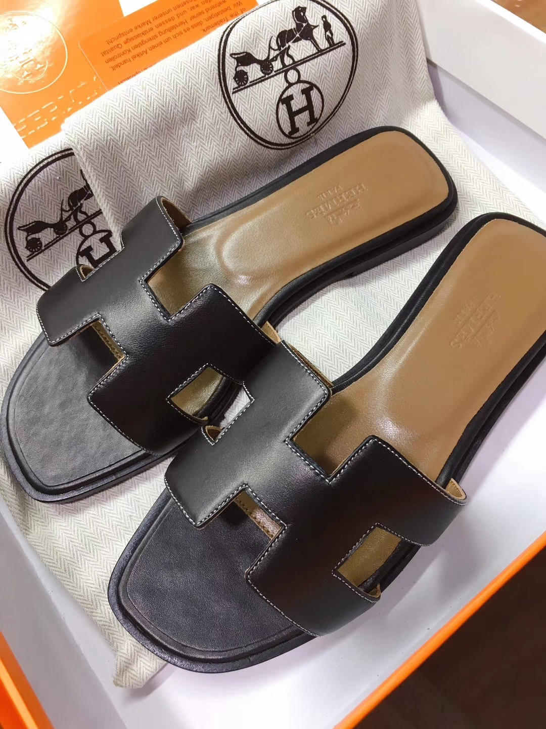 [TOP] HERMES Oran Smooth Leather Slides - Black/White/Brown