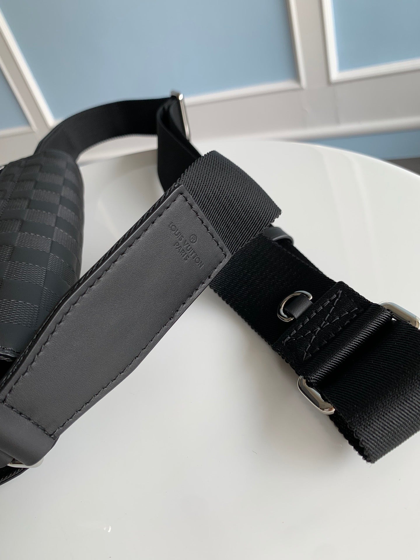 [TOP] Louis Vuitton LV District Damier Infini PM 33x28x8CM- Black