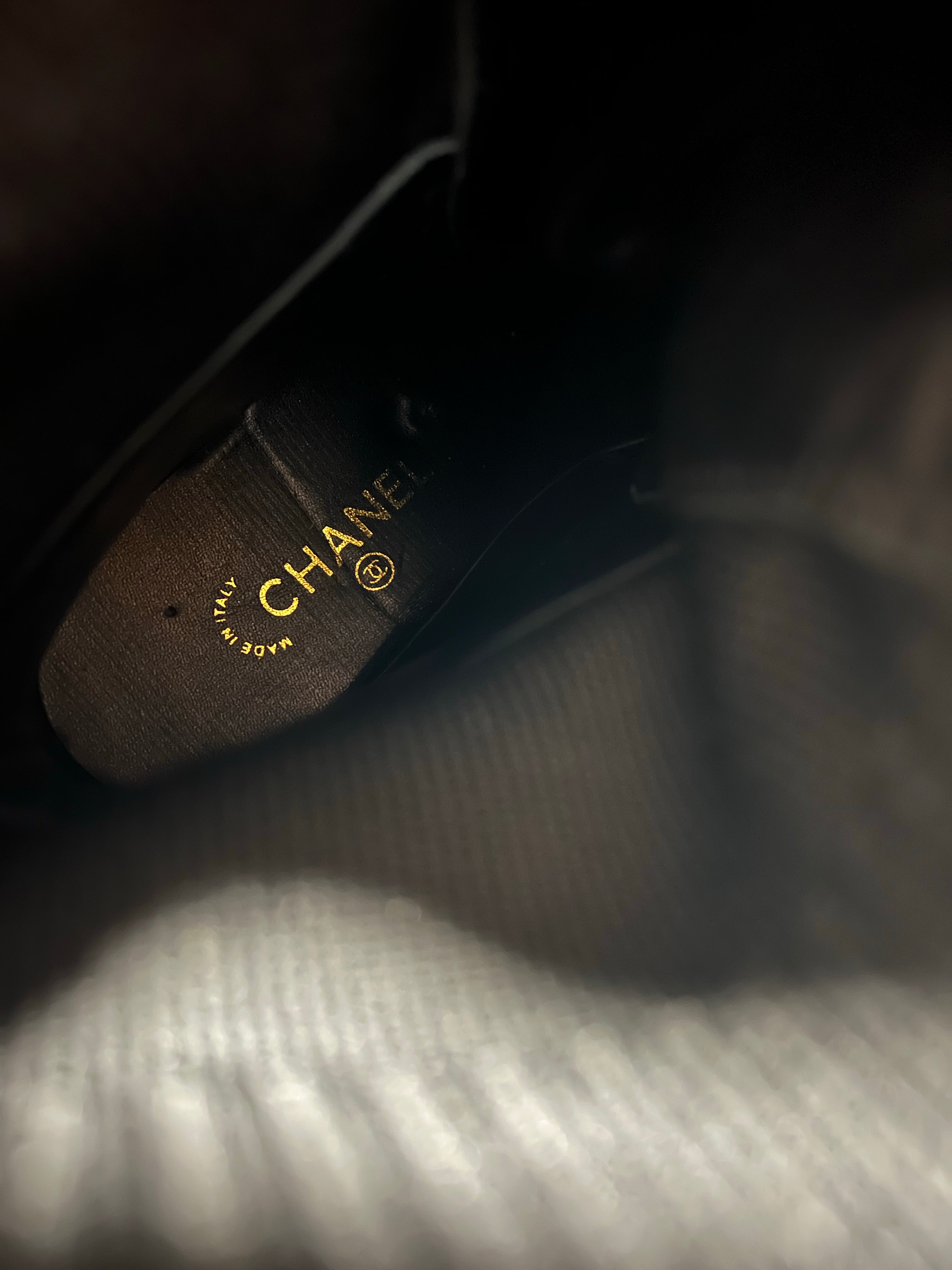 [TOP] CHANEL Icon Plain Toe Round Lace Up Casual Boots - Black