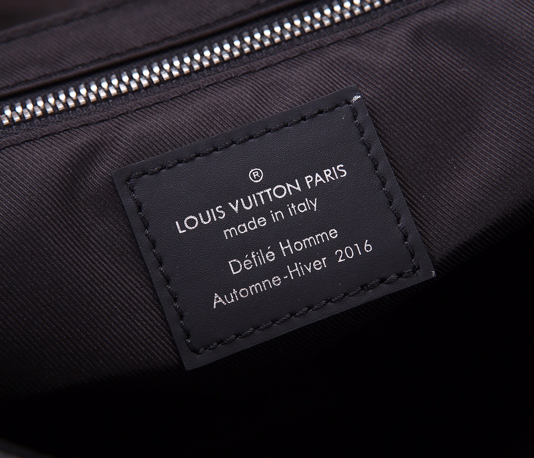 [TOP] Louis Vuitton LV Messenger PM Voyager Small Messenger Bag