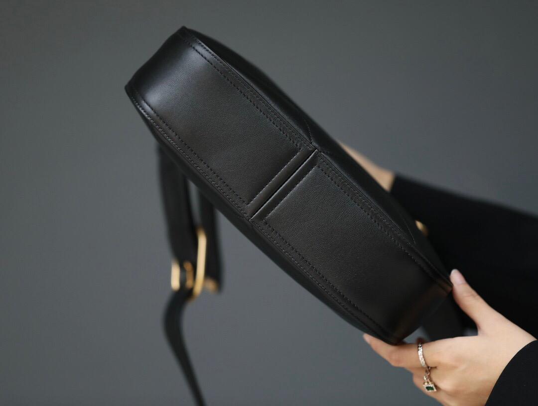 [TOP] CHANEL Hobo Quilted Bag 28CM - Black