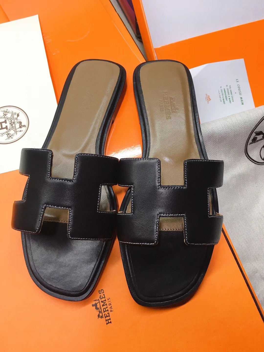 [TOP] HERMES Oran Smooth Leather Slides - Black/White/Brown