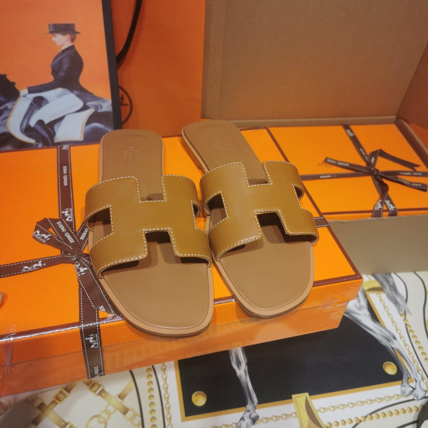 [TOP] HERMES Oran Sandals - Gold Piqures Ecrues
