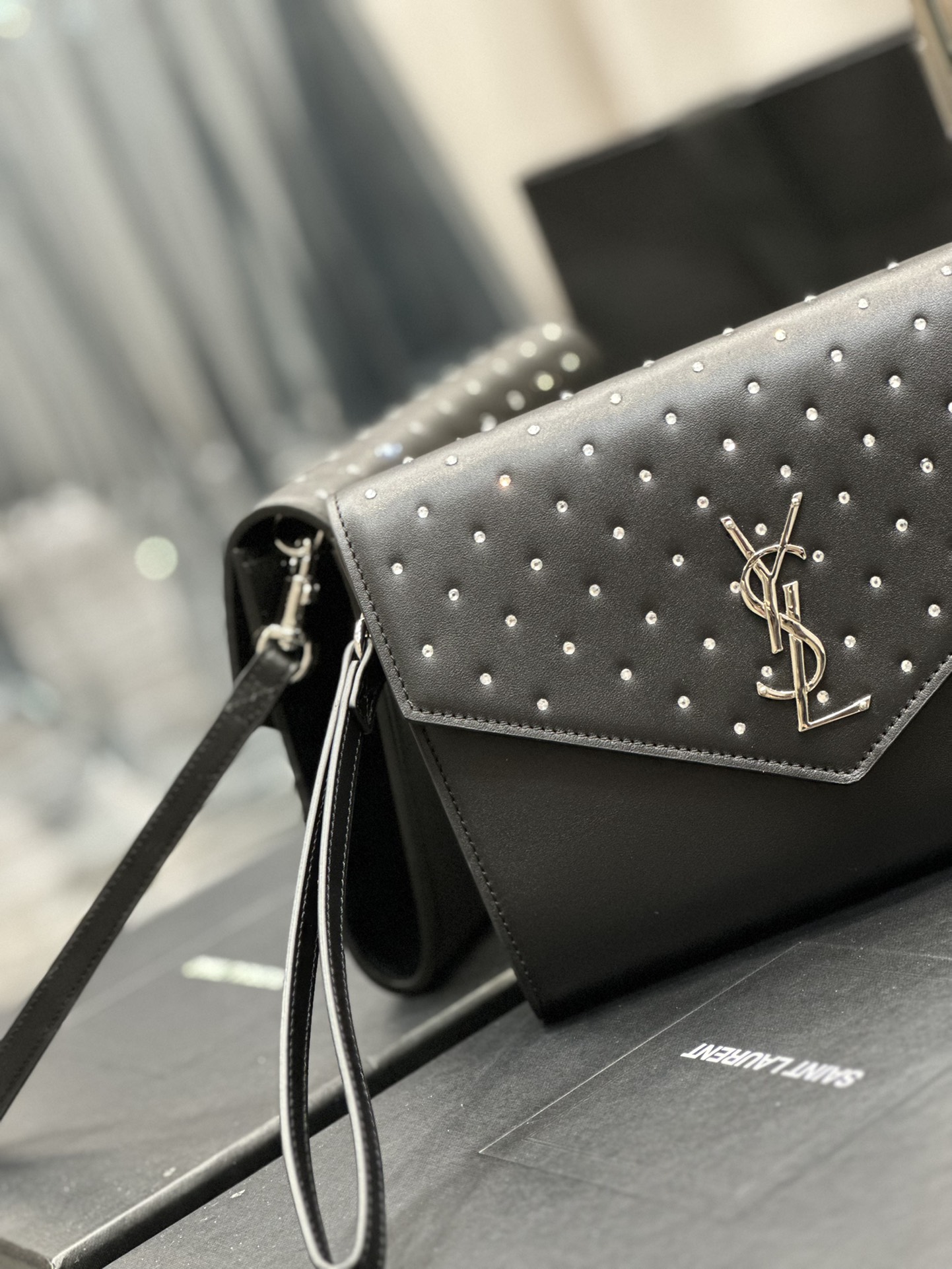 [TOP] Yves Saint Laurent YSL Monogram Plain Cowhide Diamond HandBag - Black