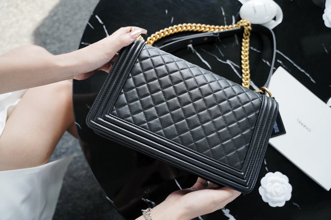 [TOP] CHANEL Le Boy Bag Quilted Large 30cm - Black