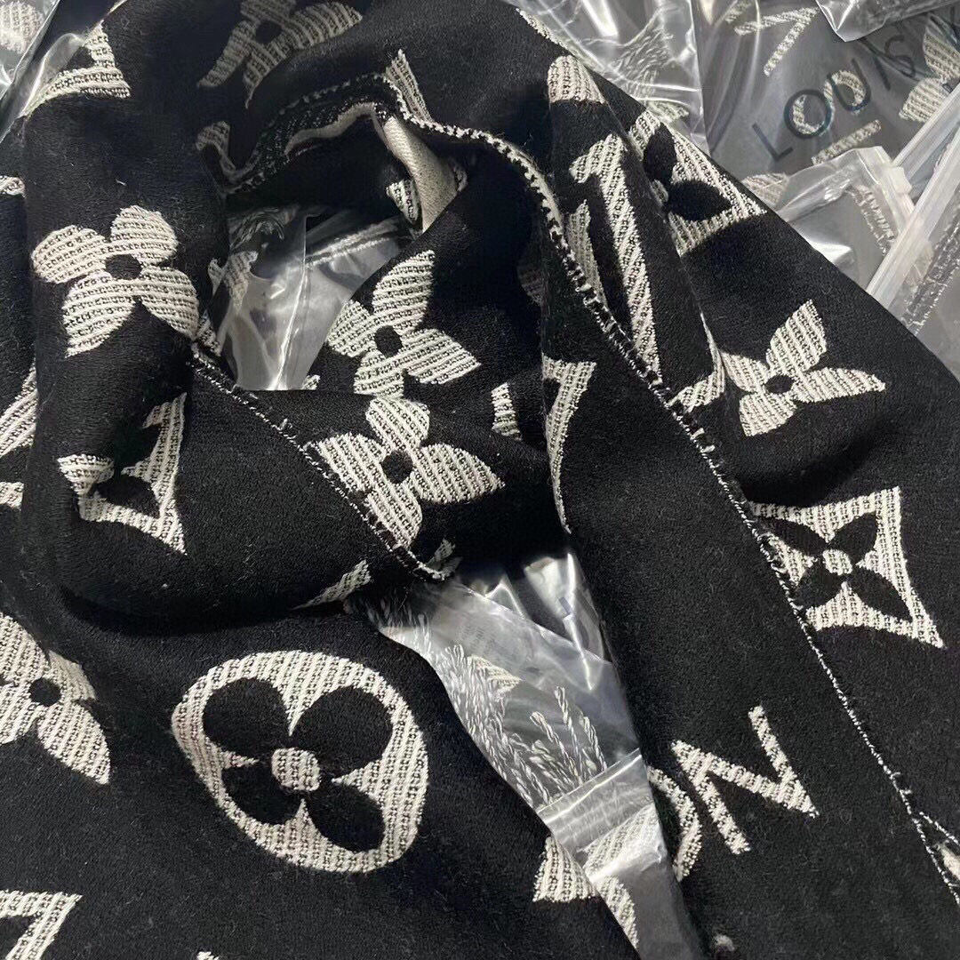 [TOP] Louis Vuitton LV Essential Scarf 186 x 34 cm - Four Colours