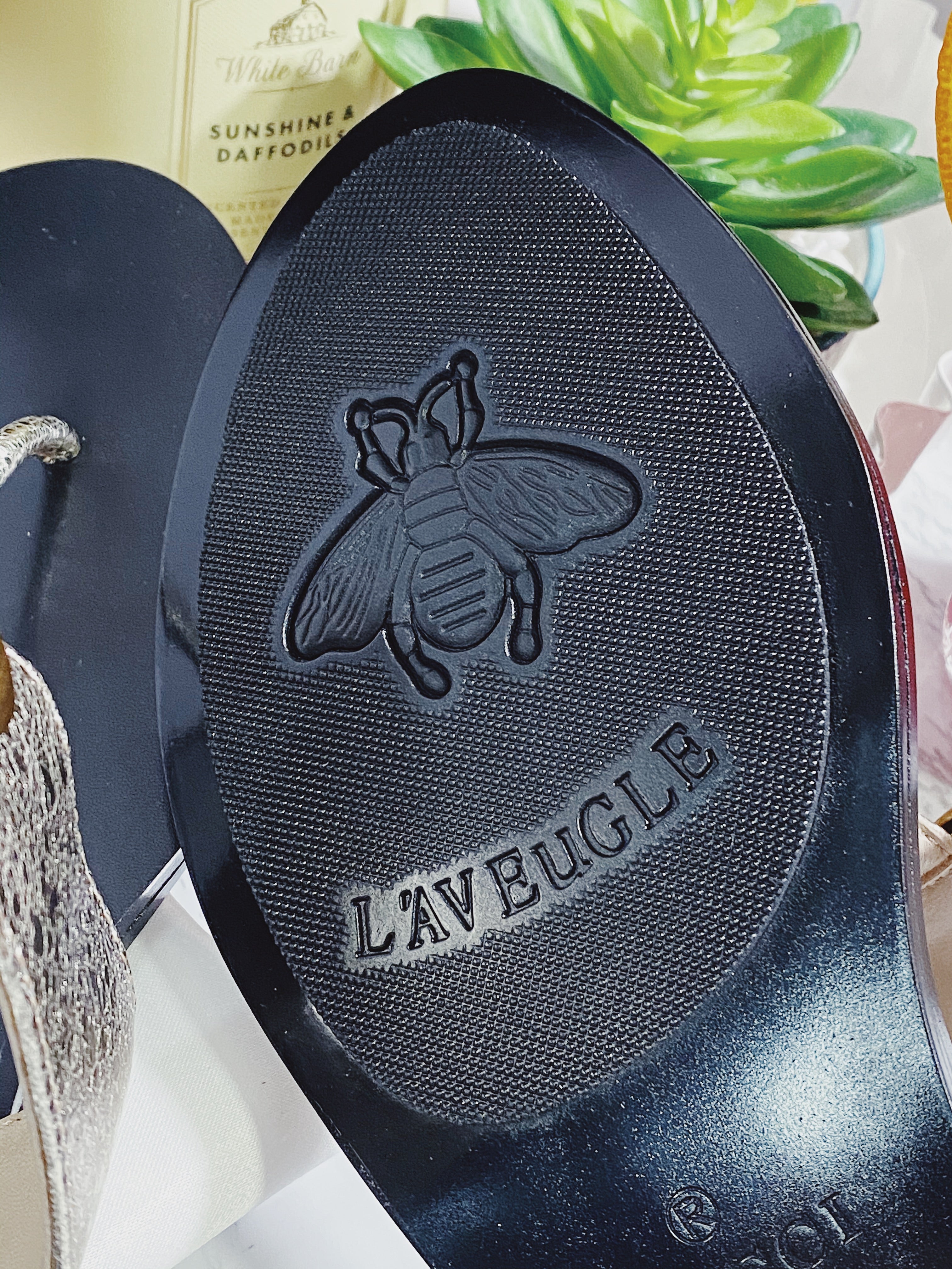 [TOP] GUCCI Thong Sandals - Gold