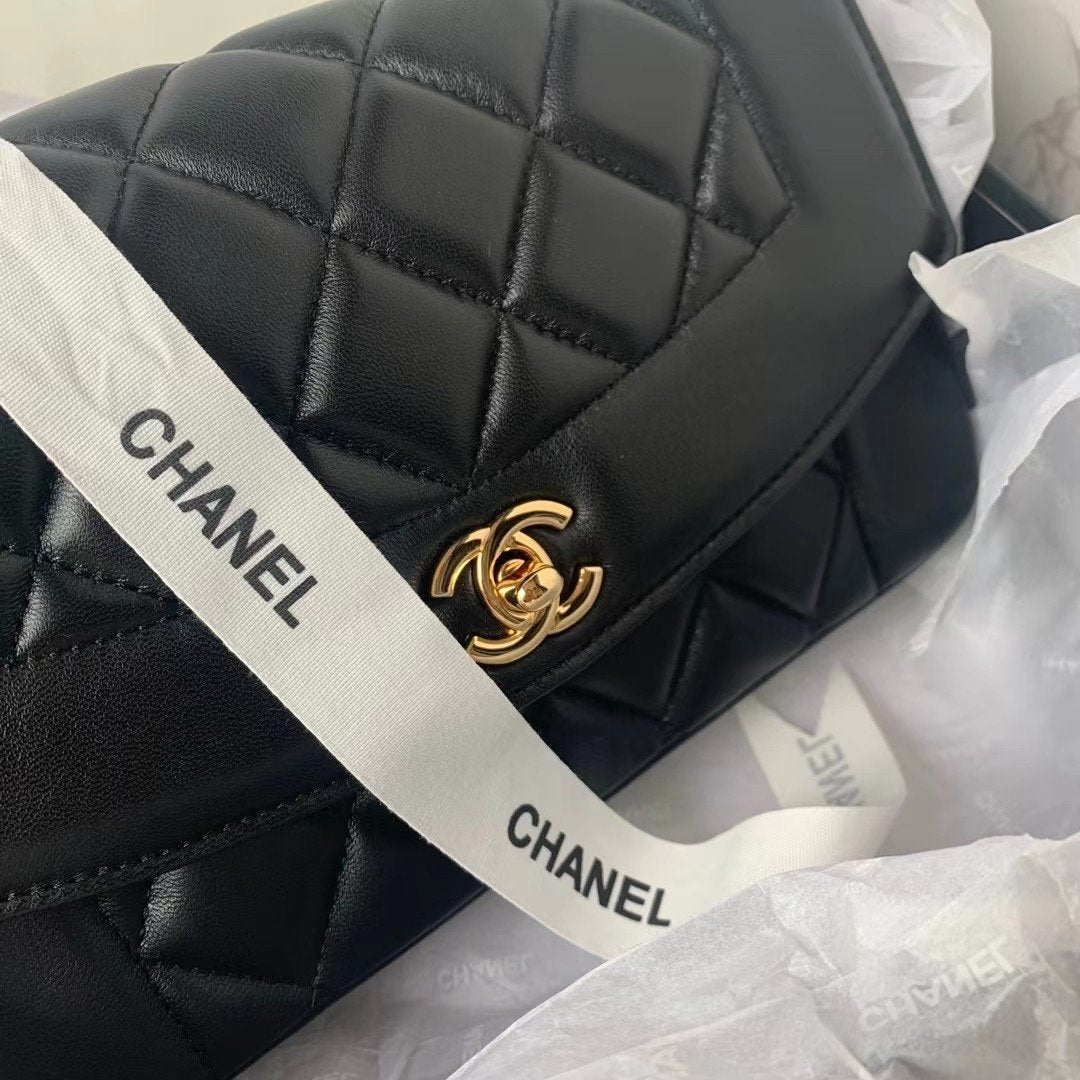 [TOP] CHANEL Diana Small Flap Bag - Black & GHW