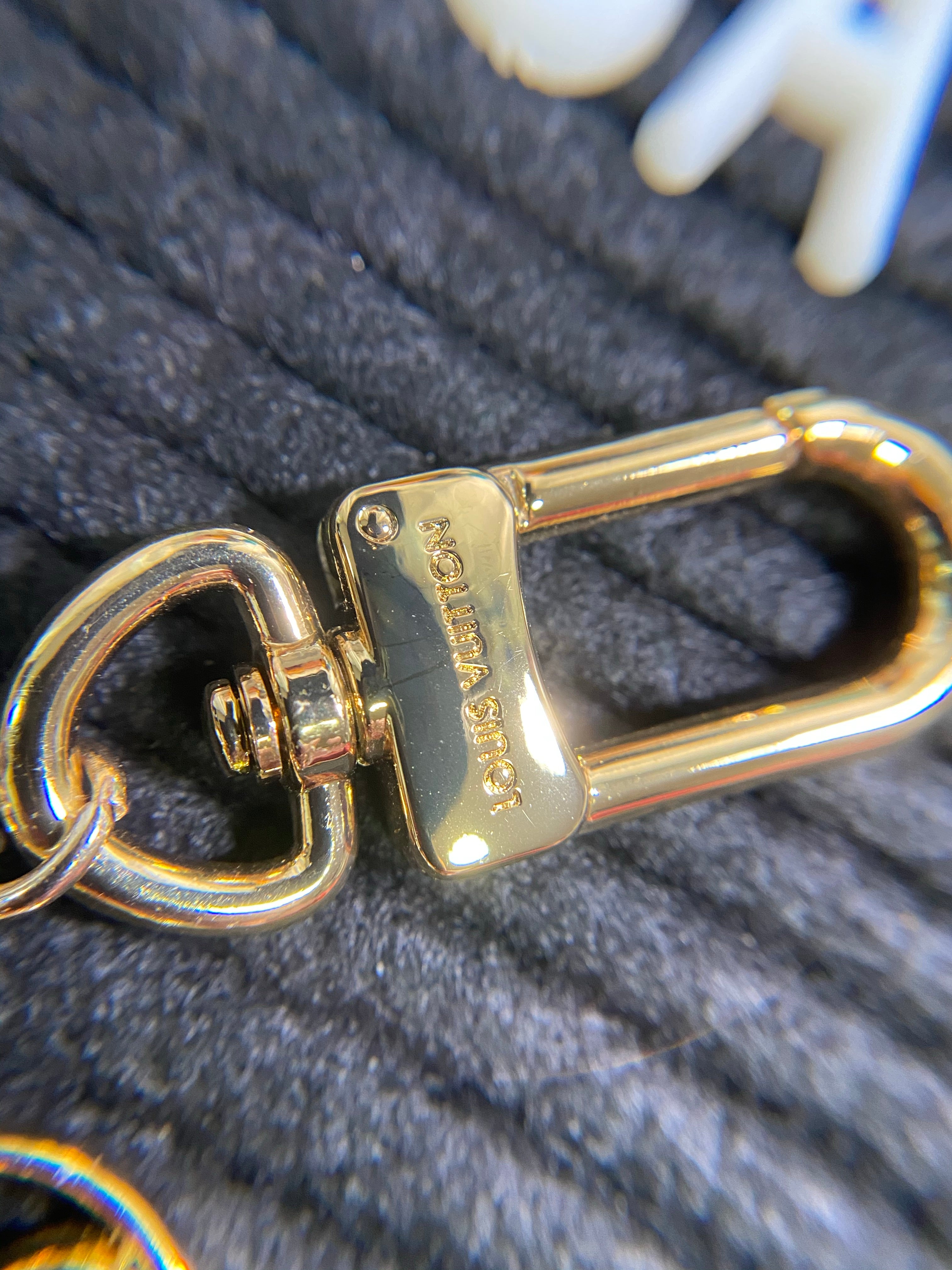 [TOP] Louis Vuitton LV Cruise Flower Finesse Chain Bag Charm