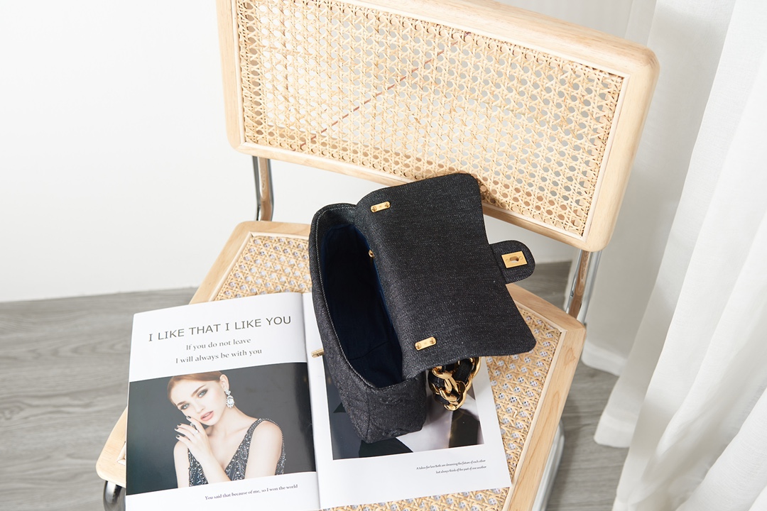 [TOP] CHANEL Classic CF 24x17x7cm -GHW-Black