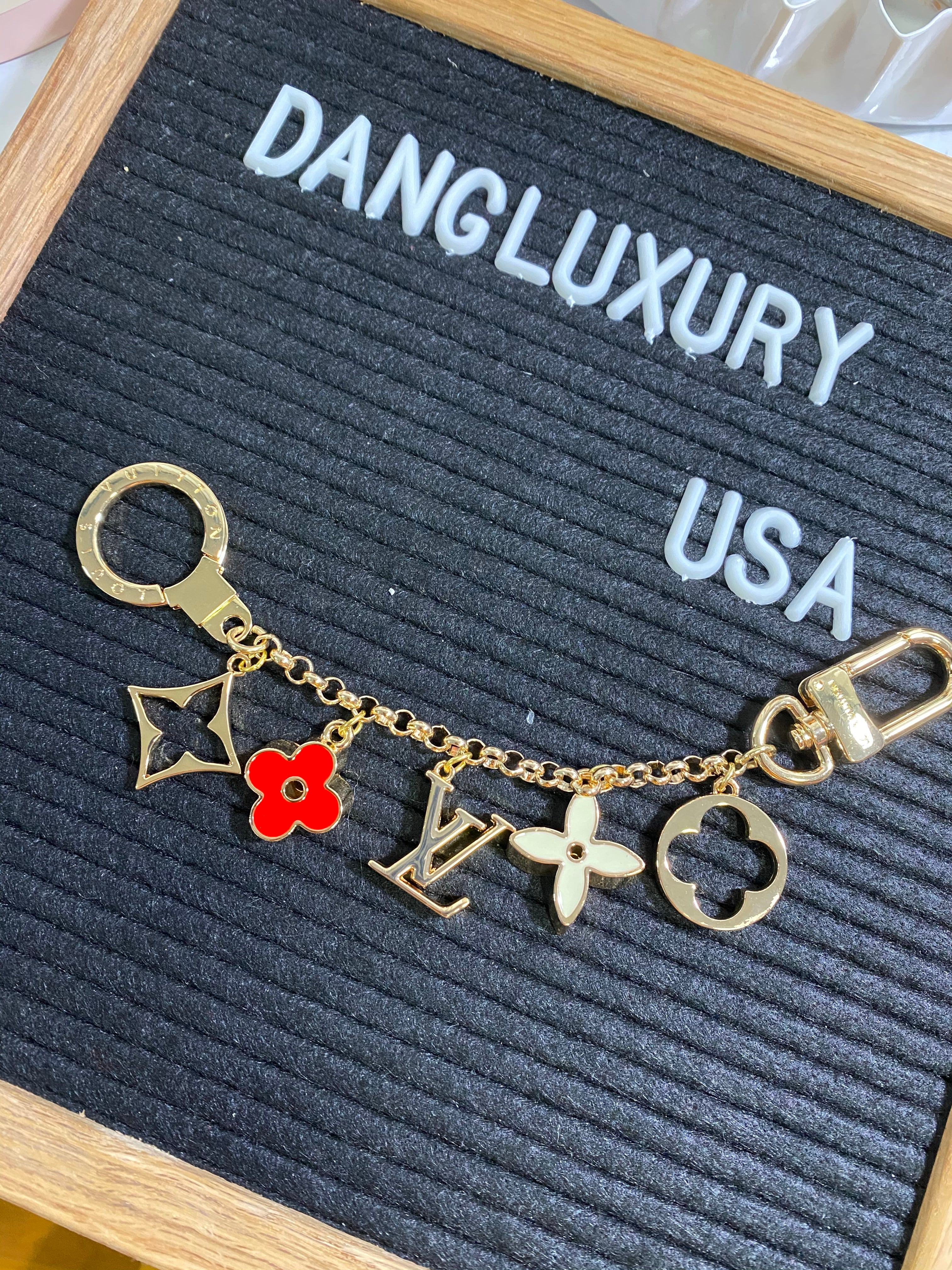 [TOP] Louis Vuitton LV LV Bag Charm Fleur De Monogram - RED