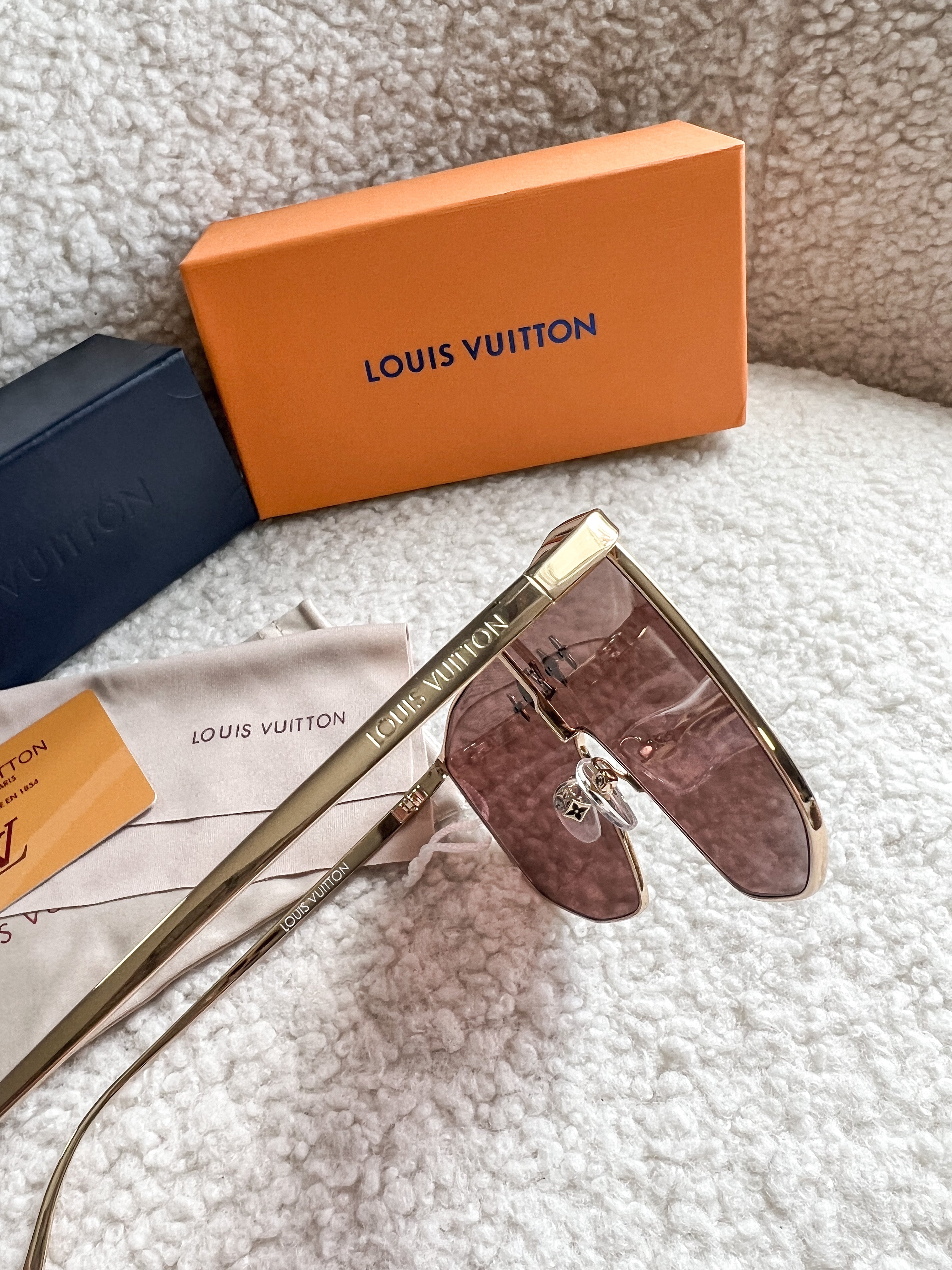 [TOP] Louis Vuitton LV L*V Golden Mask Sunglasses Gold Metal