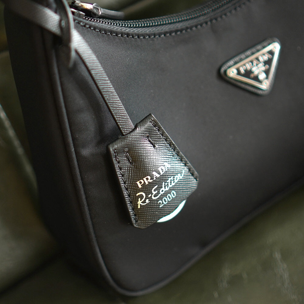 [TOP] PRADA Re-Edition 2000 Bag Hobo Nylon - Black
