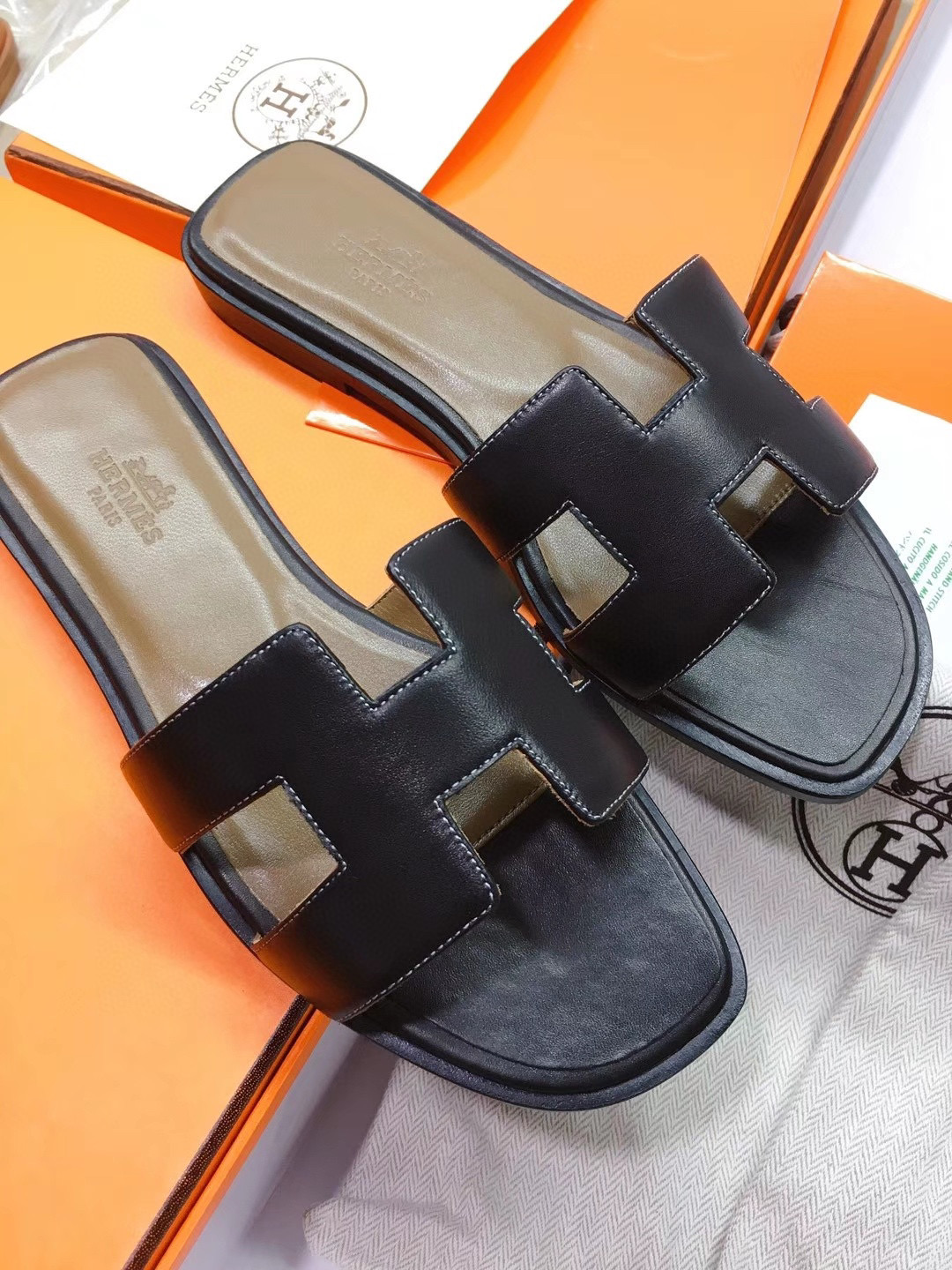 [TOP] HERMES Oran Smooth Leather Slides - Black/White/Brown