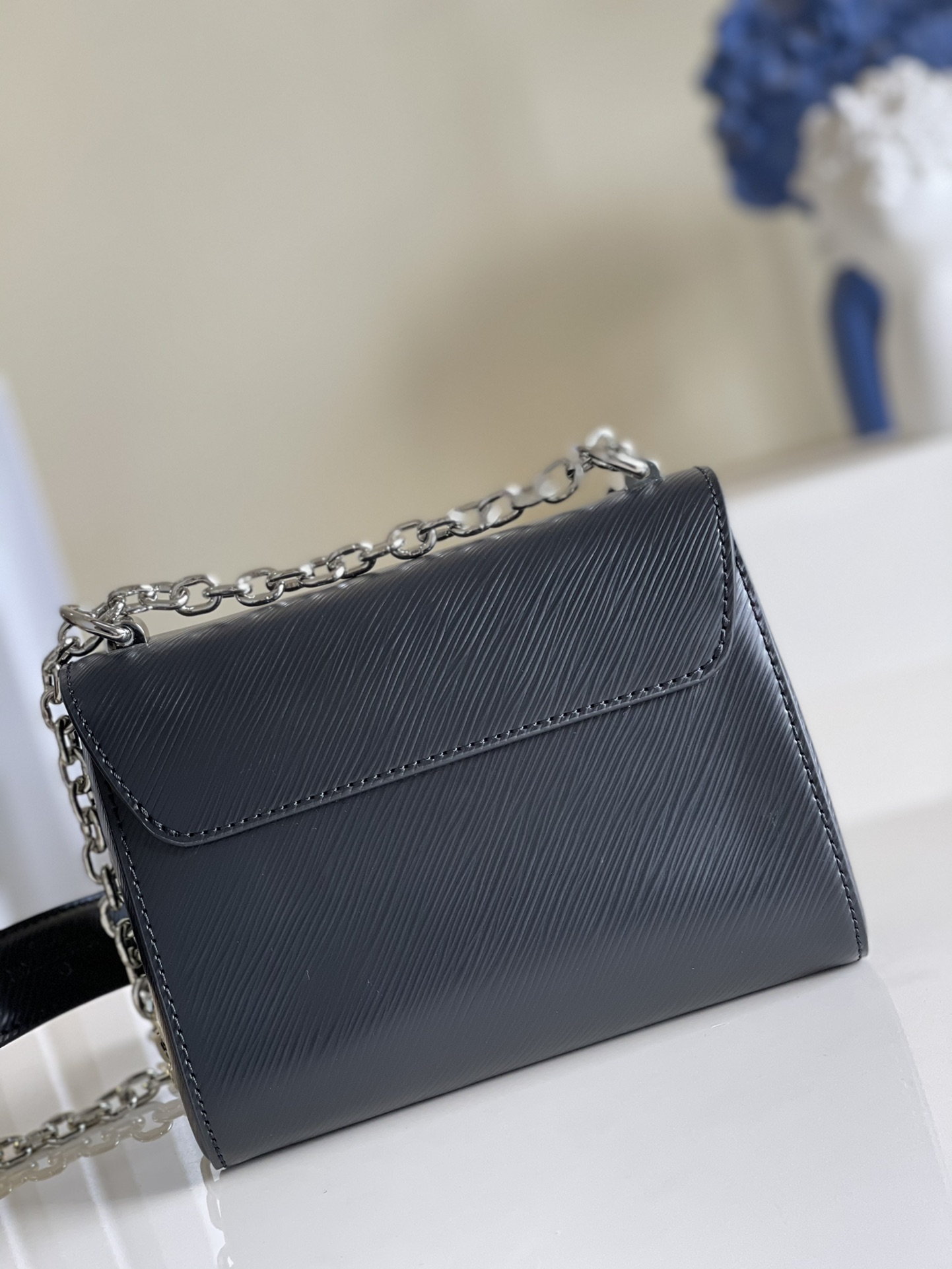 [TOP] Louis Vuitton LV Mini LV Epi Twist Bag 18x15x9cm- Black