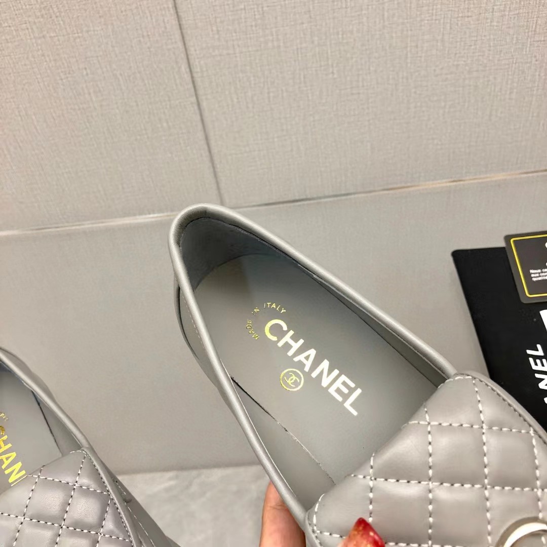 [TOP] CHANEL  Tab Loafers - Gray