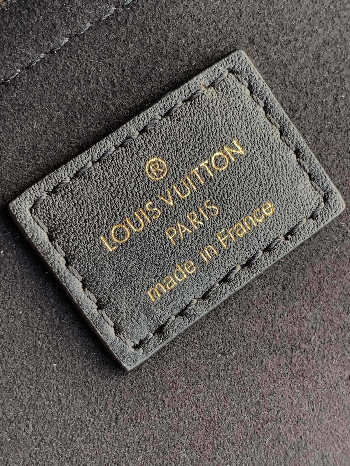 [TOP] Louis Vuitton LV Locky BB Bag Monogram 20.0 x 16.0 x 7.5 cm- Black
