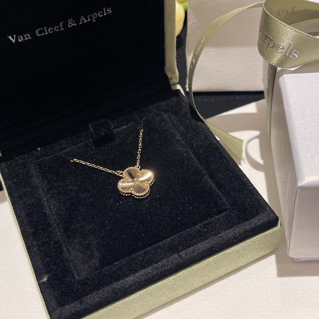 [TOP] Van Cleef & Arpels VCA Single Motif Albraham Necklace - Gold