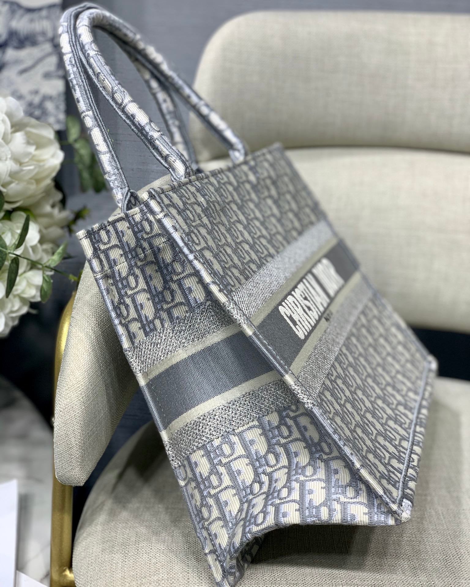 [TOP] Christian Dior Book Tote Bag Embroidered 26.5cm/36.5cm/41.5cm - Grey
