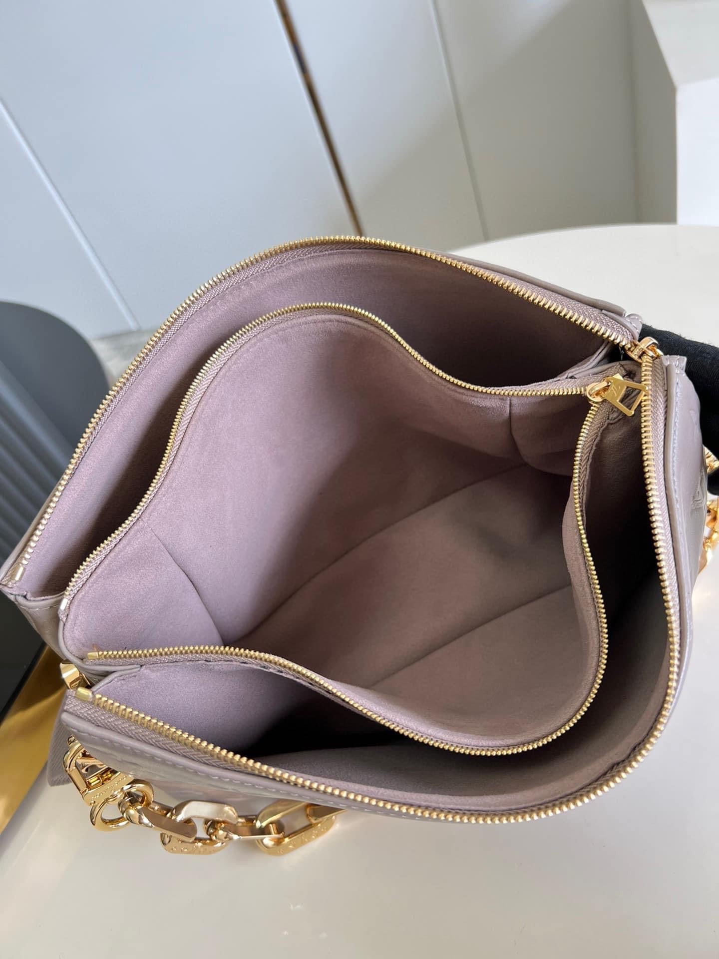 [TOP] Louis Vuitton LV Coussin MM 26x20x12cm- Grey Lamb