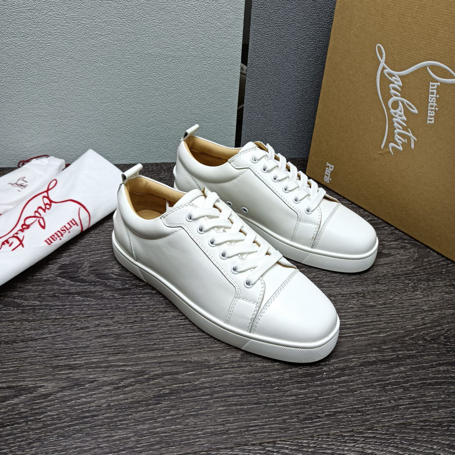 [TOP] Christian Louboutin Sneaker-2 Colors