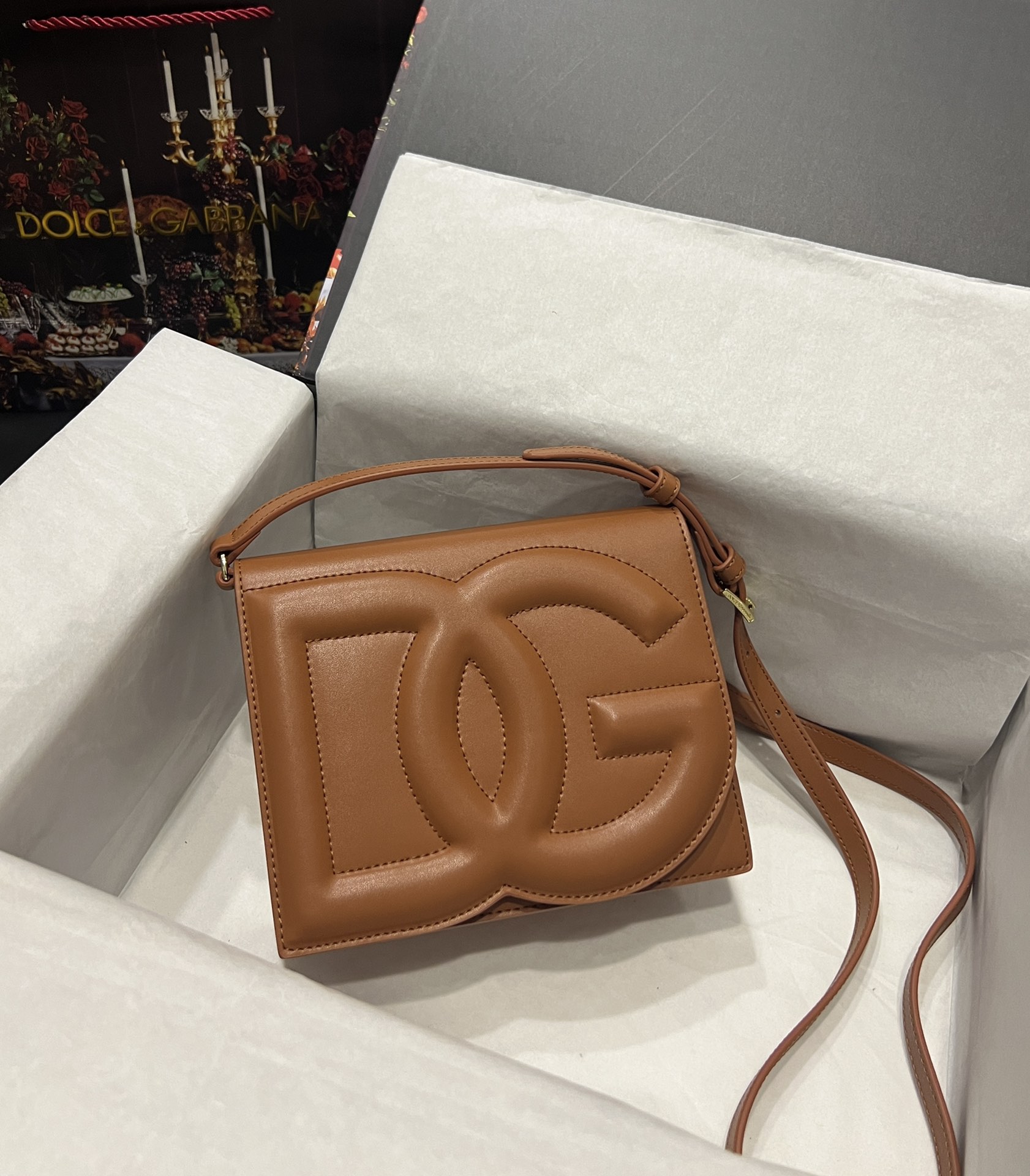 [TOP] Dolce & Gabbana D&G Calfskin DG Logo Bag 16*20*5.5 - Brown