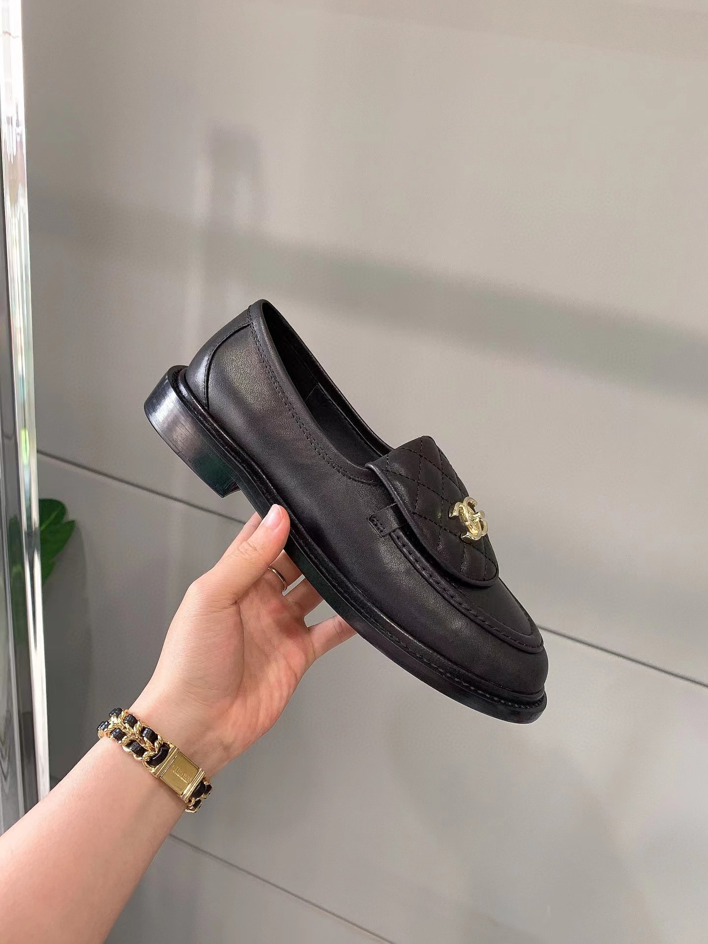 [TOP] CHANEL Tab Loafers - black - GHW -