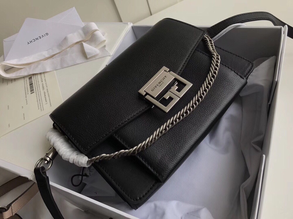 [Top] GIVENCHY GV3 Shoulder Bag 21x14x7cm - Black