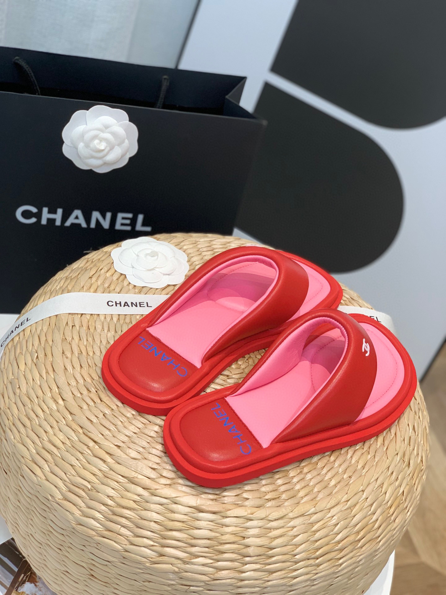 [TOP] CHANEL Puffy Thong Sandals Lambskin - 7 Colours