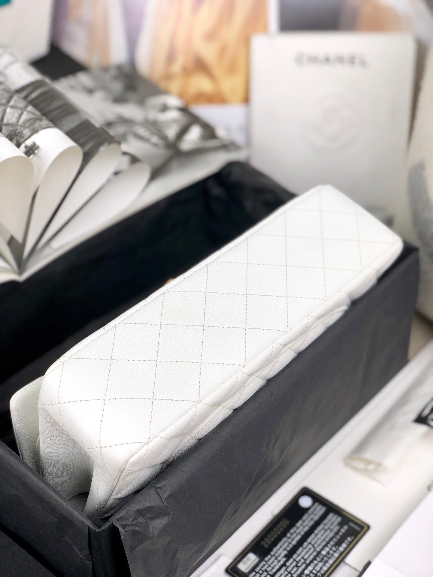 [TOP] CHANEL Classic Flap Bag Caviar Medium 25.5cm – White & GHW