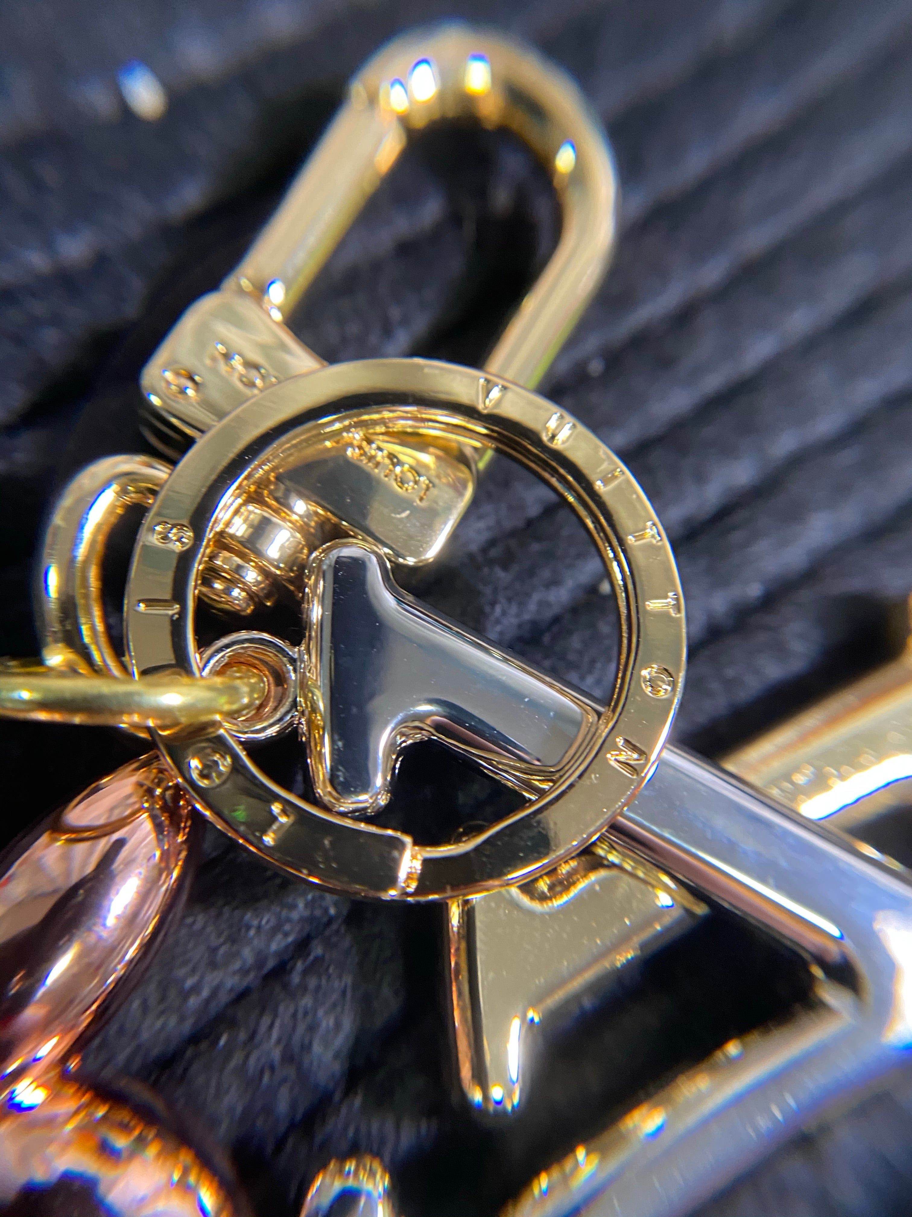[TOP] Louis Vuitton LV LV New Wave Bag Charm Key Holder