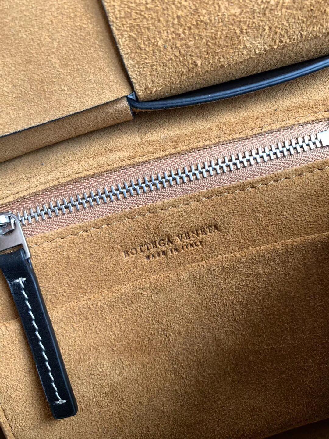 [TOP] Bottega Veneta BV Mini Arco 29 Leather Bag - Black