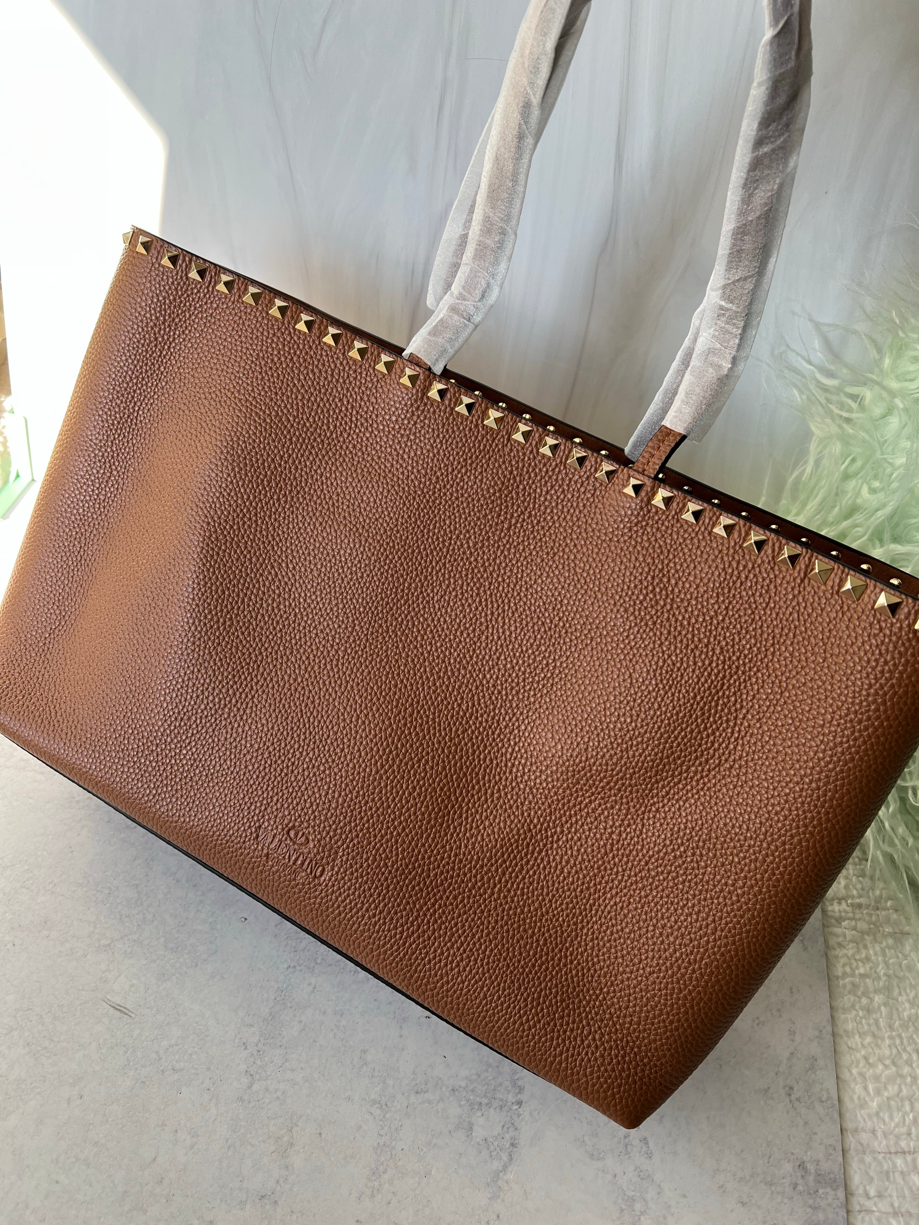 [TOP] VALENTINO  Rockstud Large Leather Tote - Brown